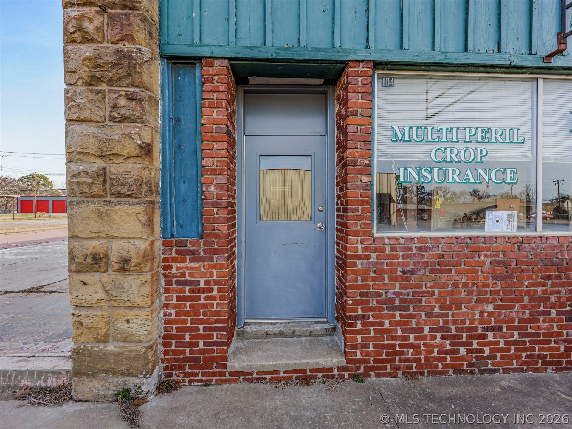 104 E Main Property Photo 6