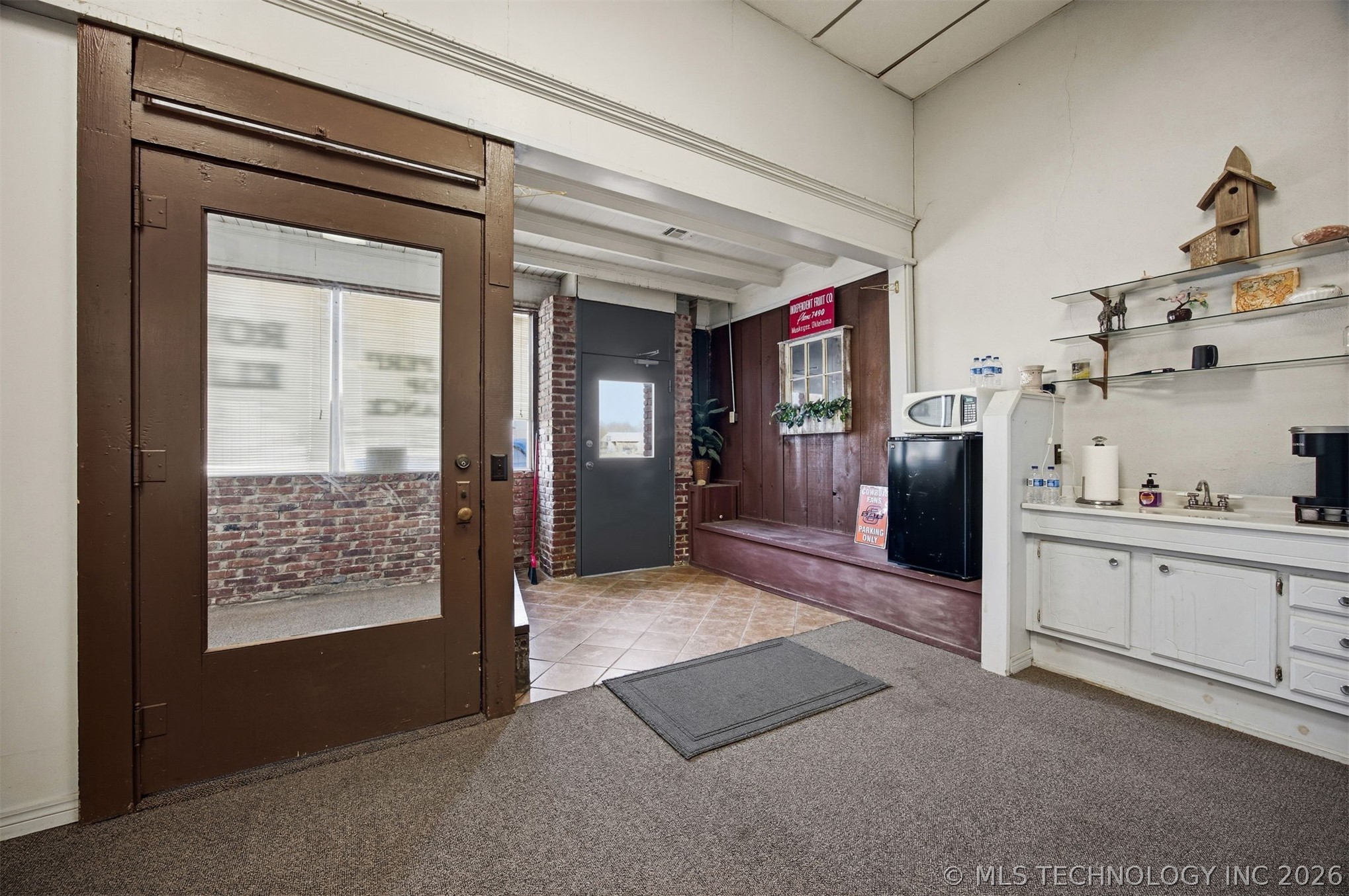 104 E Main Property Photo 9