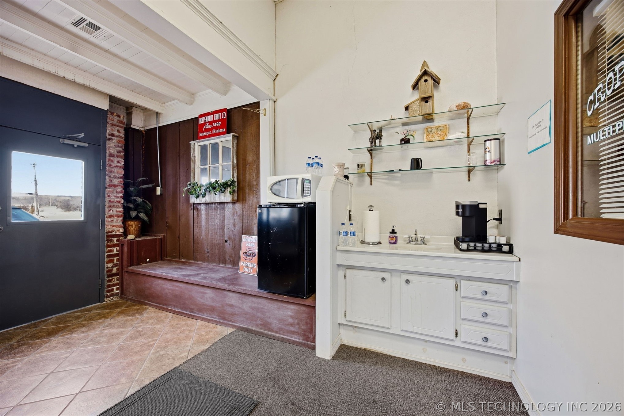 104 E Main Property Photo 10