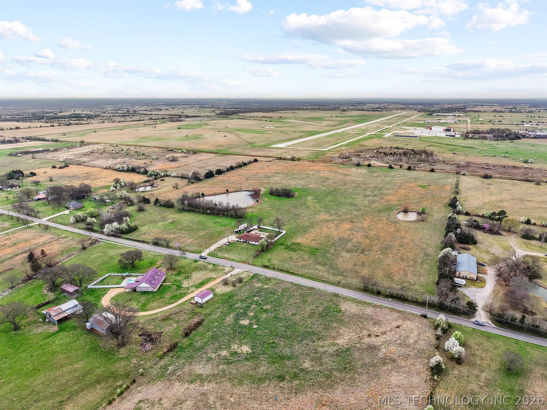 2305 Rodeo Road Property Photo 2