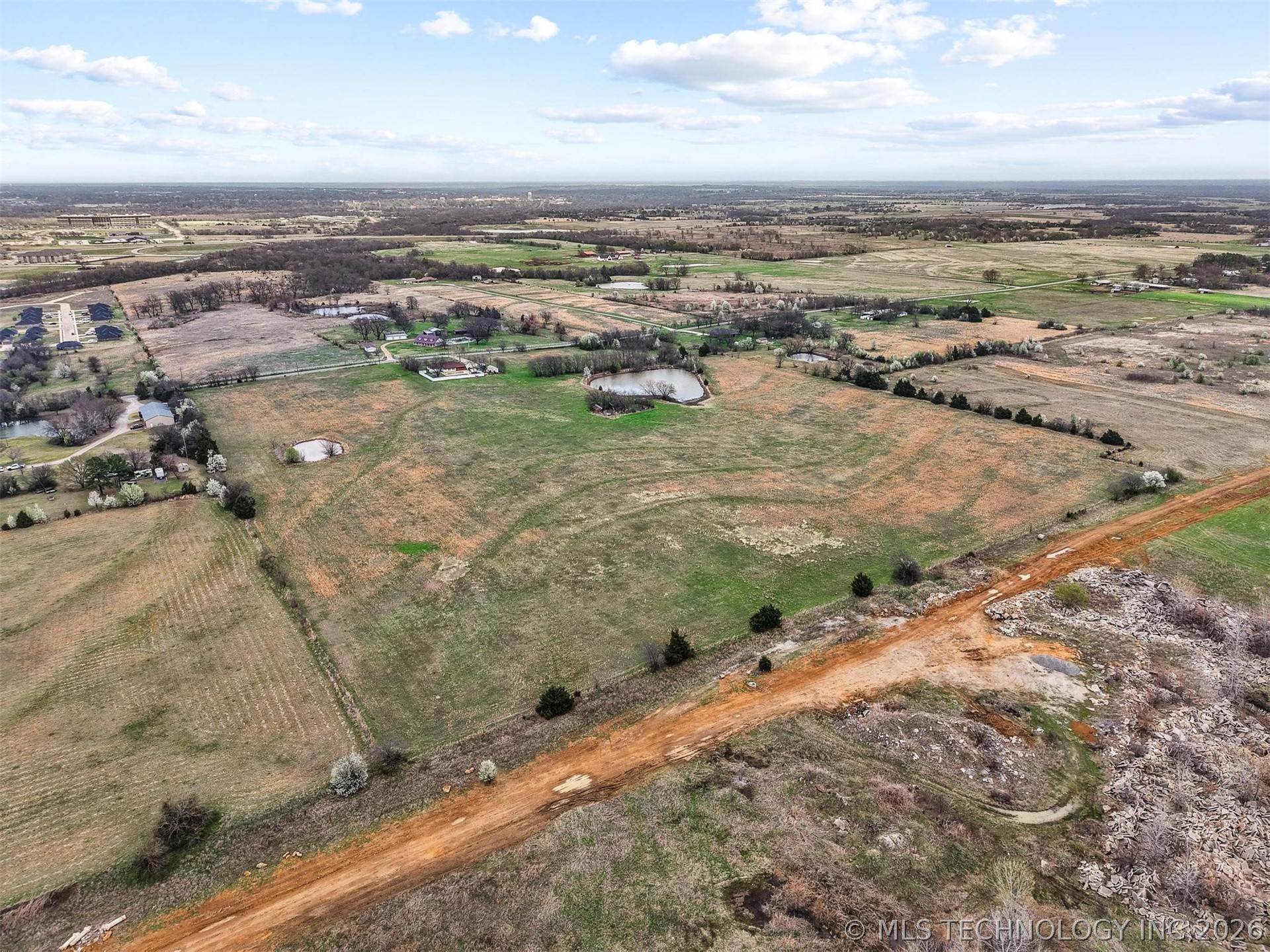 2305 Rodeo Road Property Photo 5