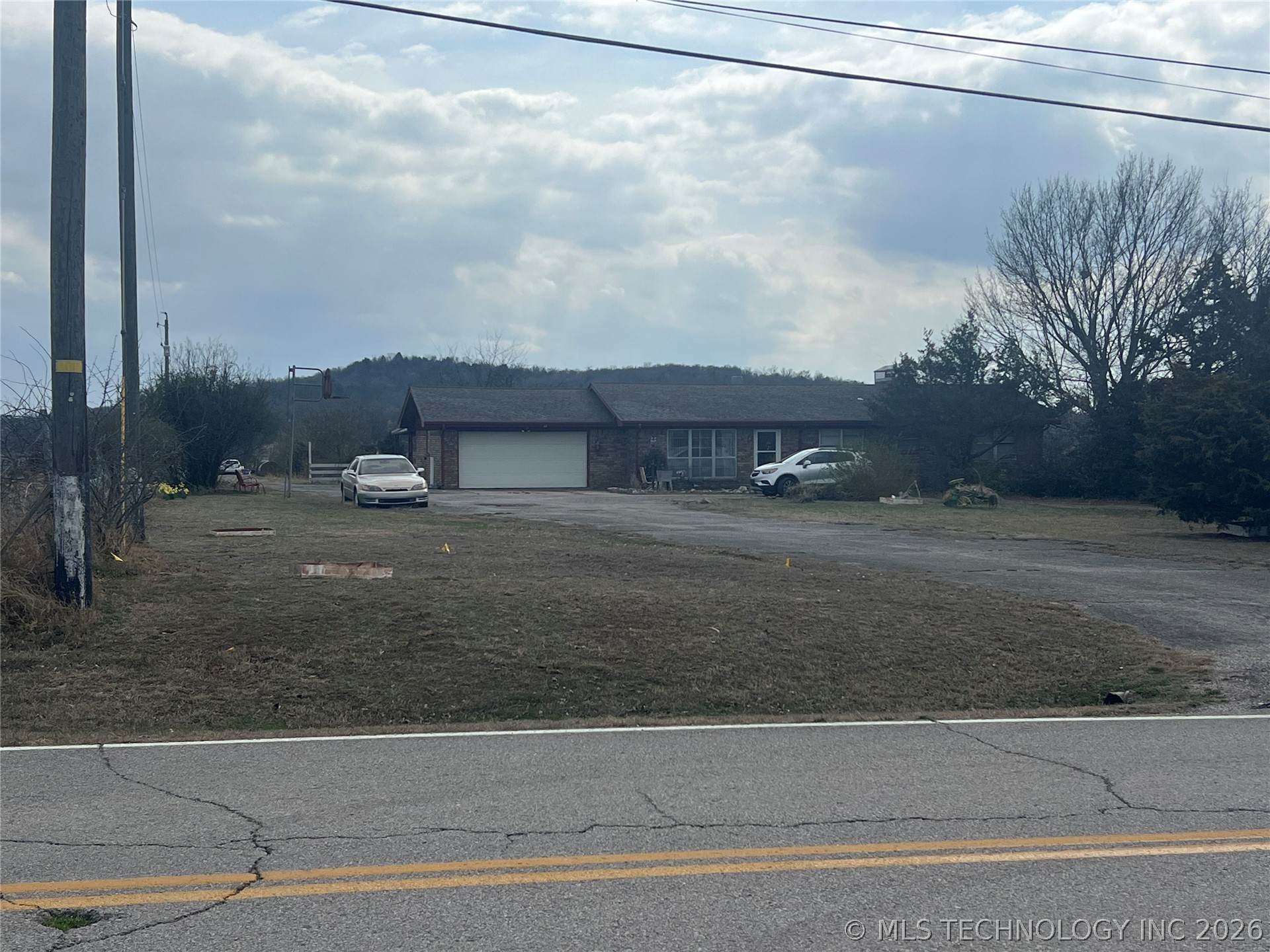 19512 E 595 Road Property Photo 1