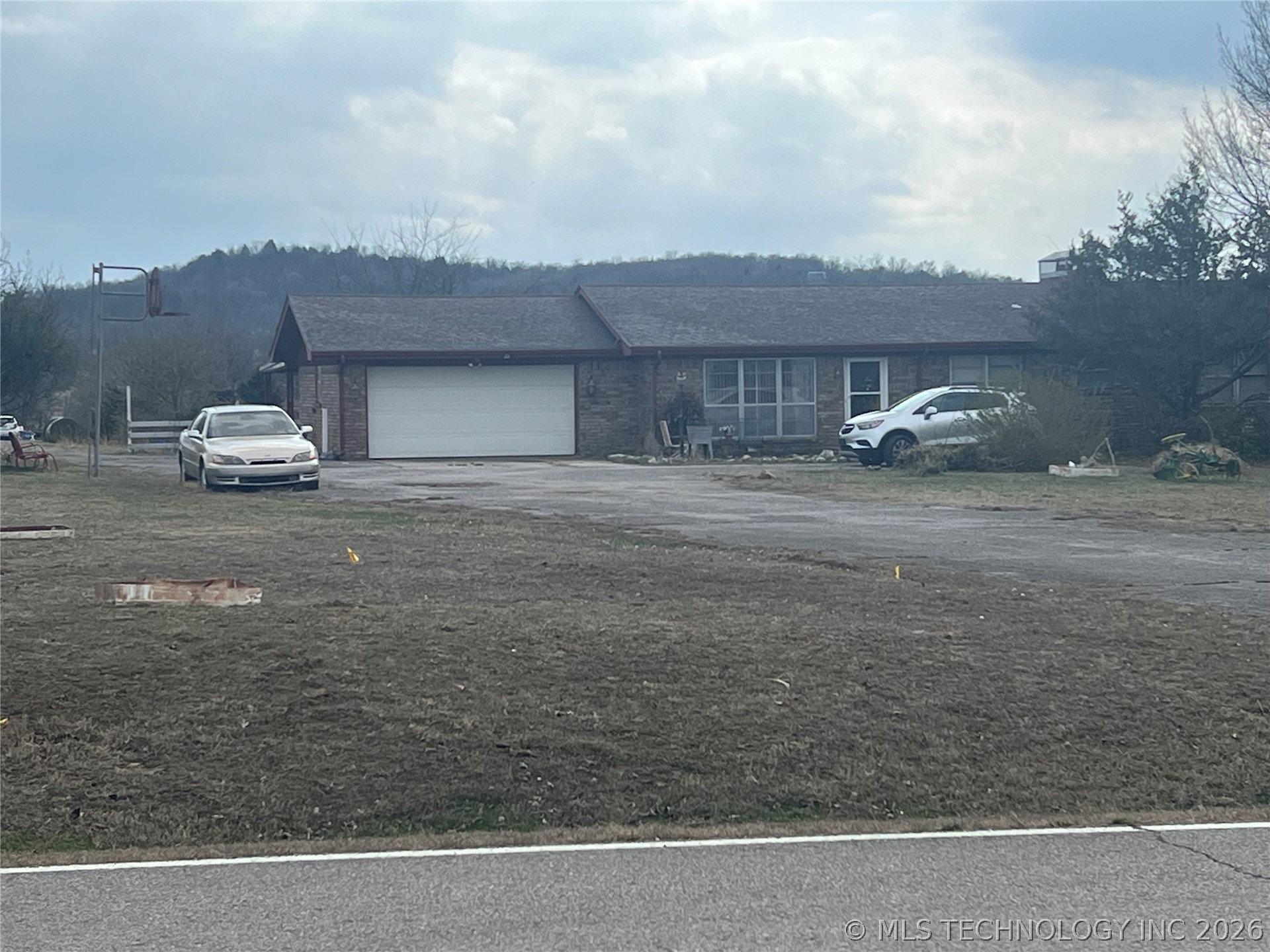 19512 E 595 Road Property Photo 2