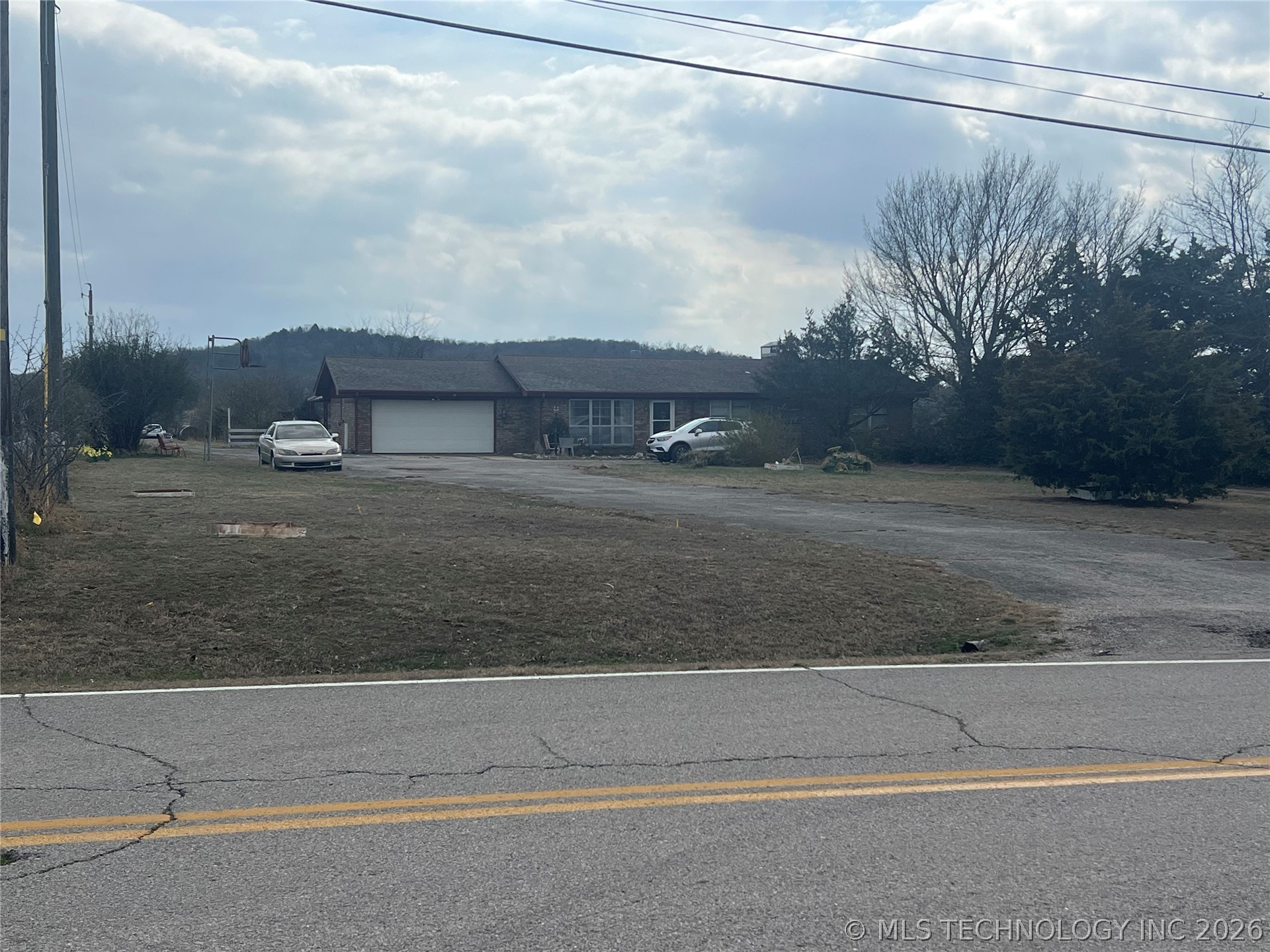 19512 E 595 Road Property Photo 3