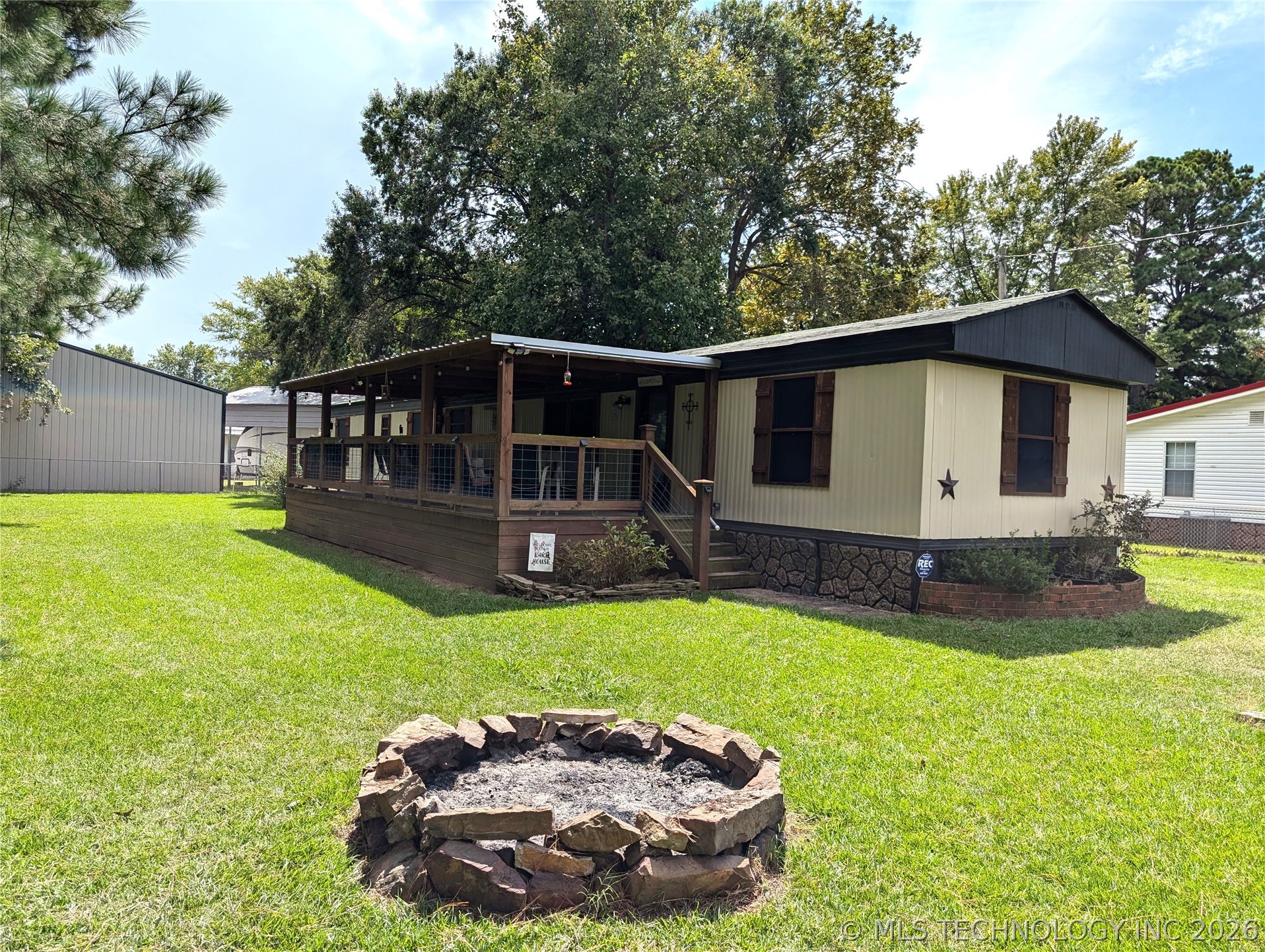 105 Circle Drive Property Photo 1