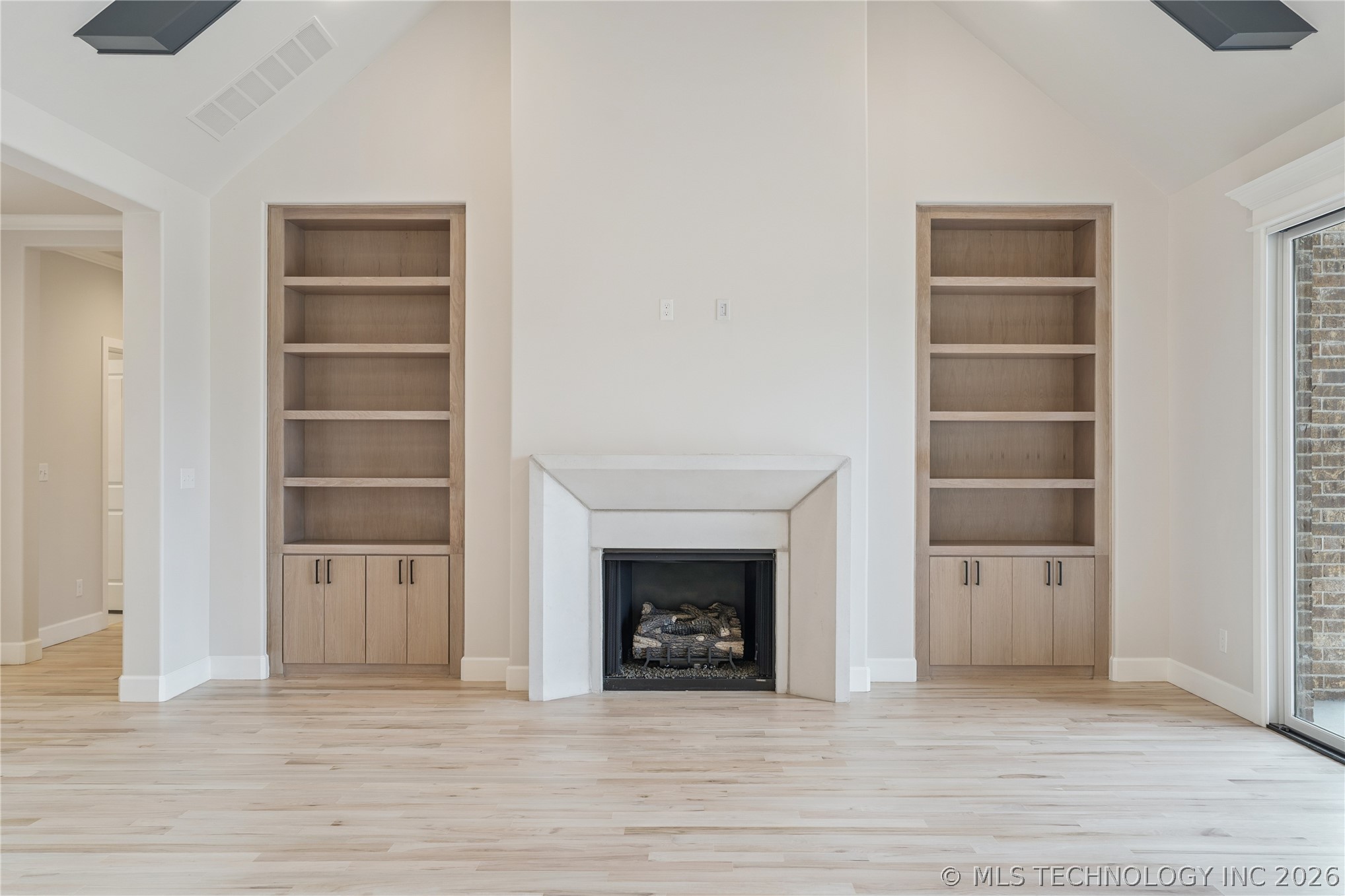 6322 N Wildwood Lane Property Photo 8