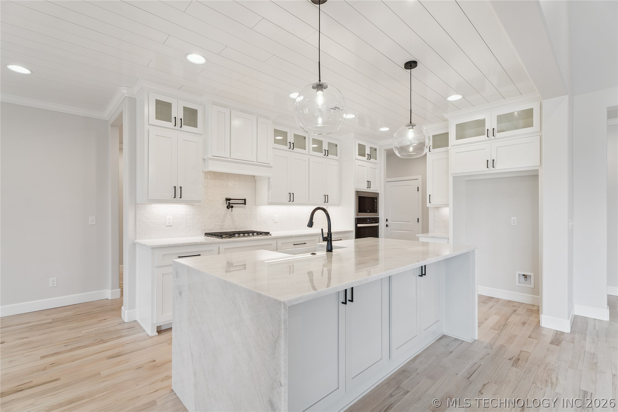 6322 N Wildwood Lane Property Photo 13