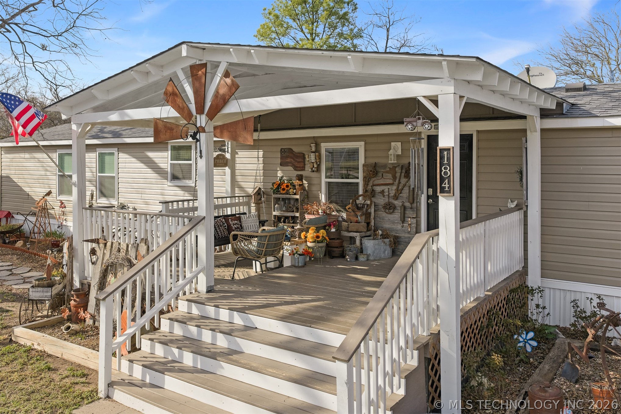 184 Pine Street Property Photo 1