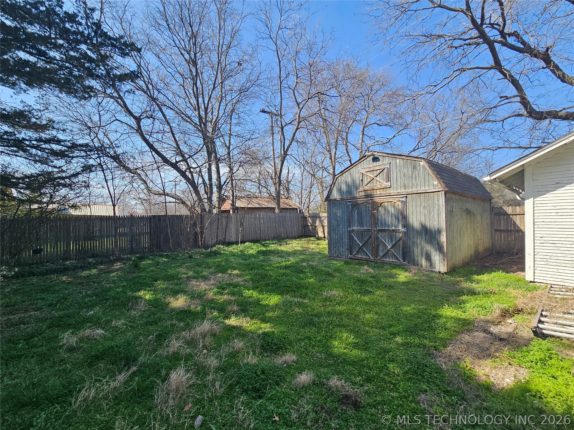 504 W Broadway Property Photo 6