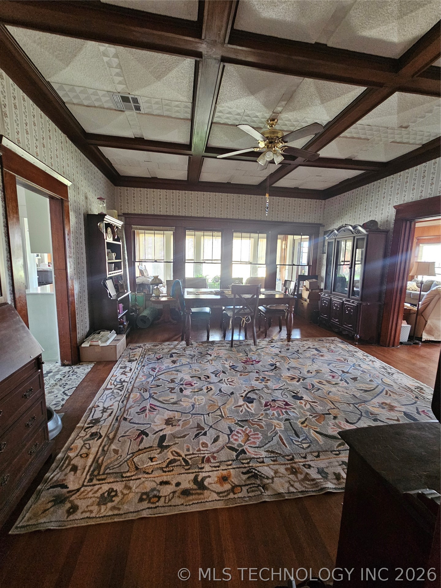 504 W Broadway Property Photo 7