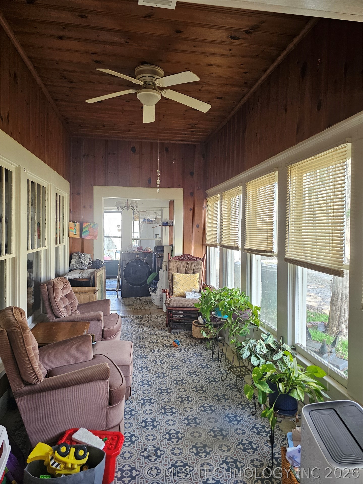 504 W Broadway Property Photo 8