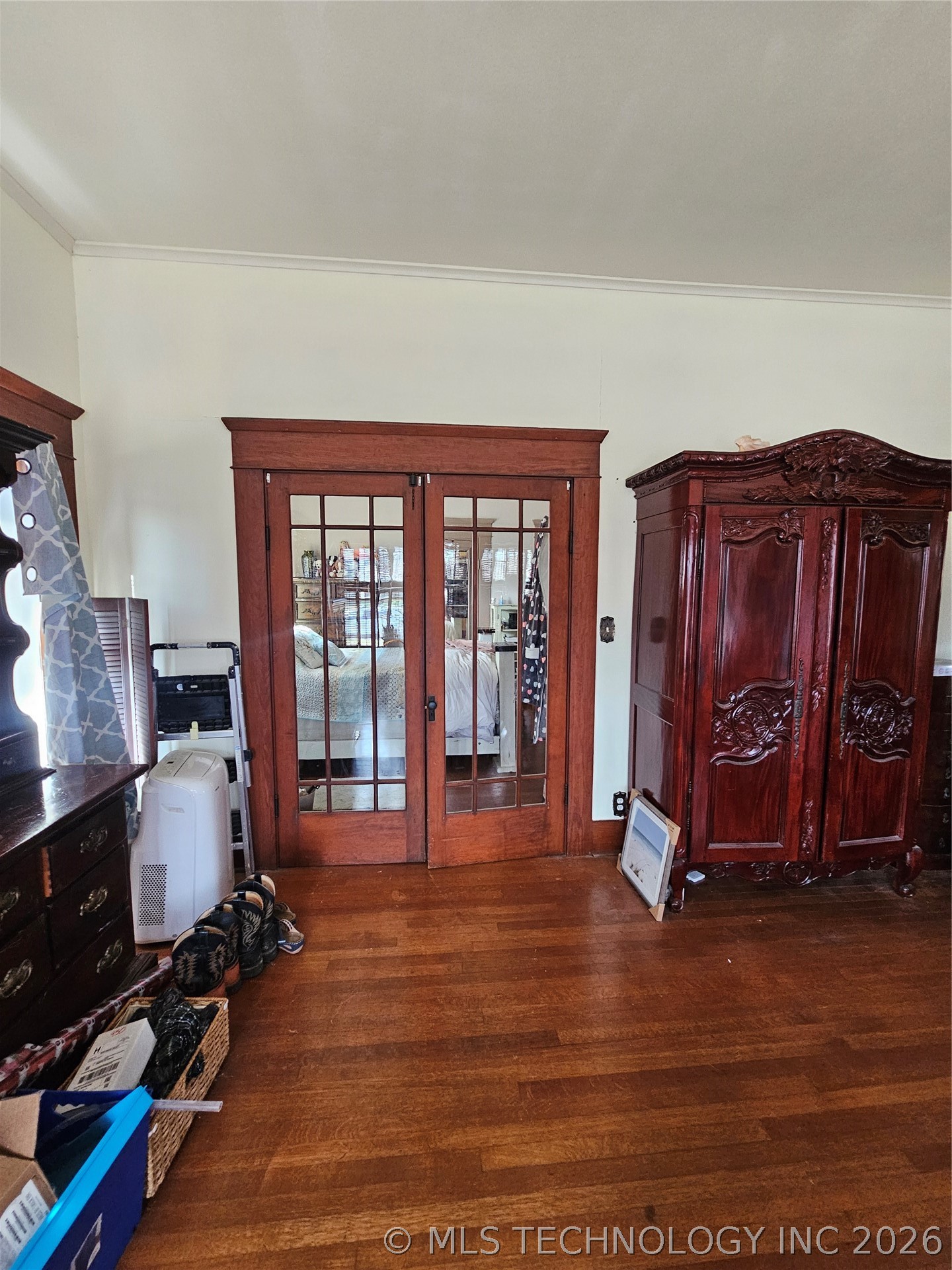 504 W Broadway Property Photo 9