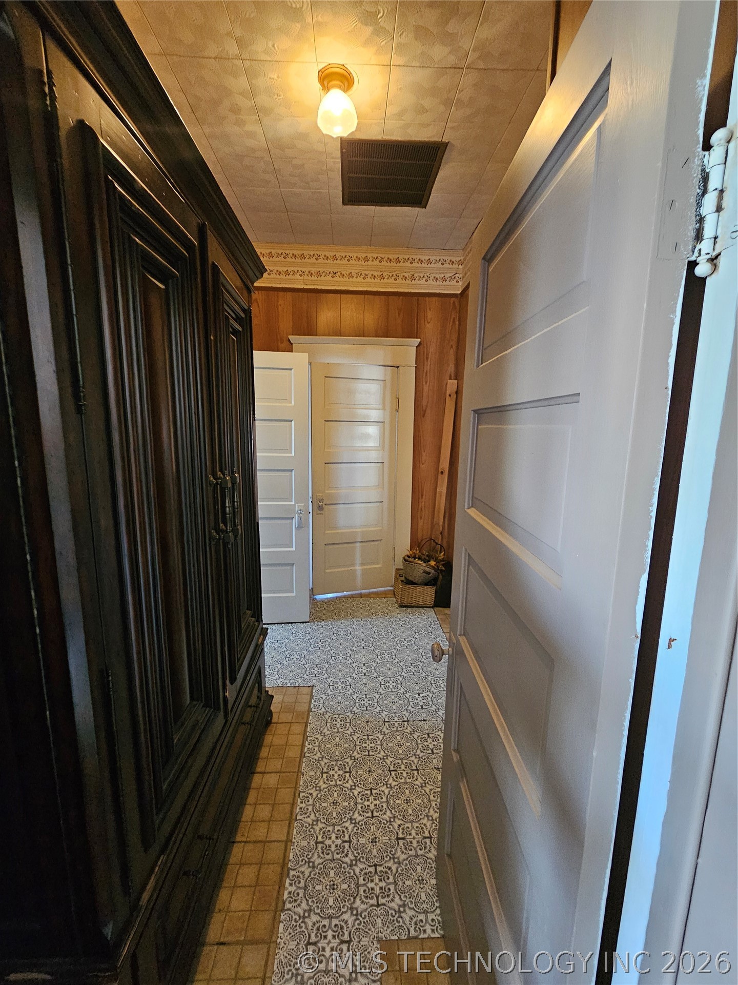 504 W Broadway Property Photo 18