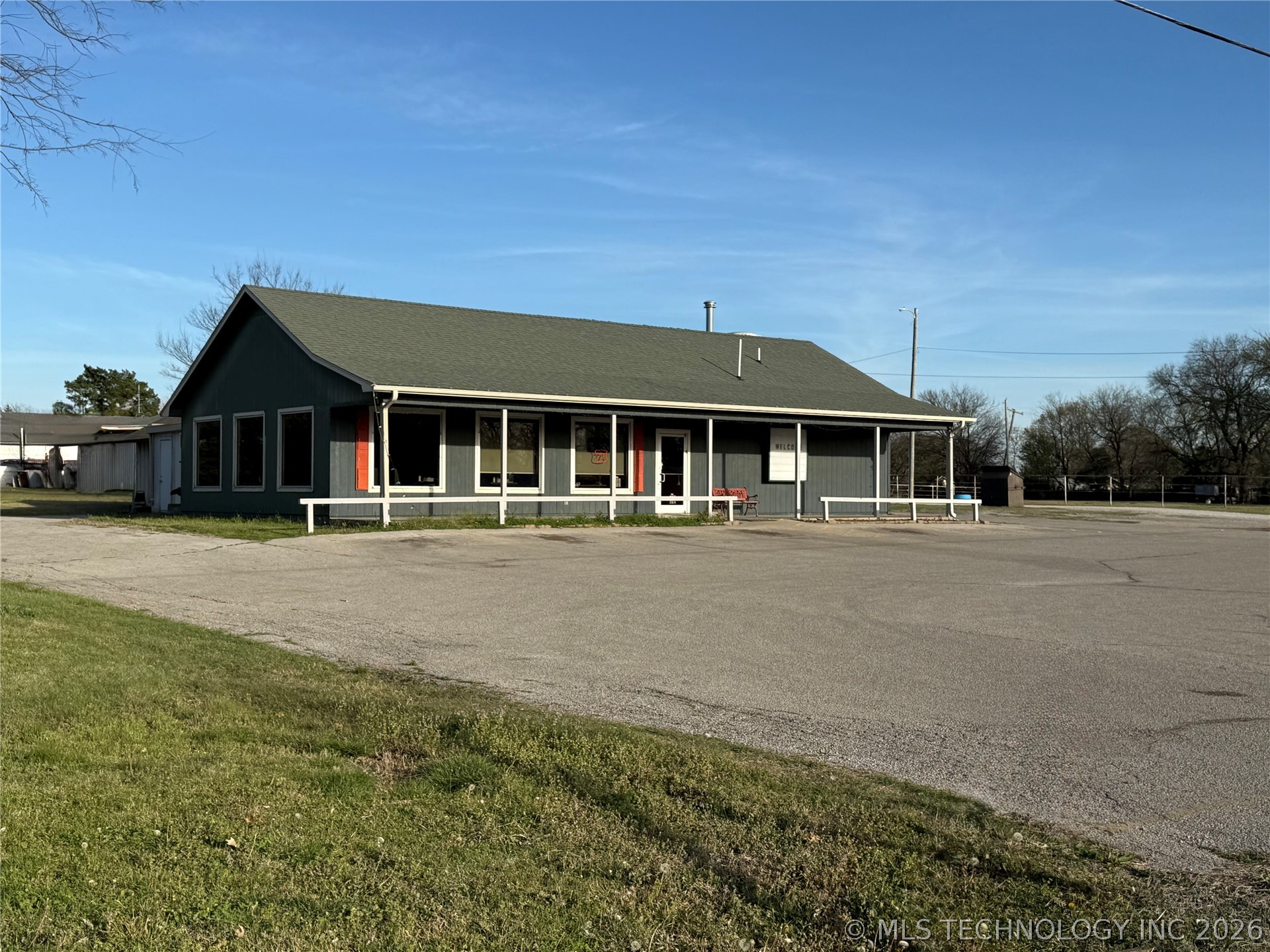 1008 N Highway 77 Property Photo 1