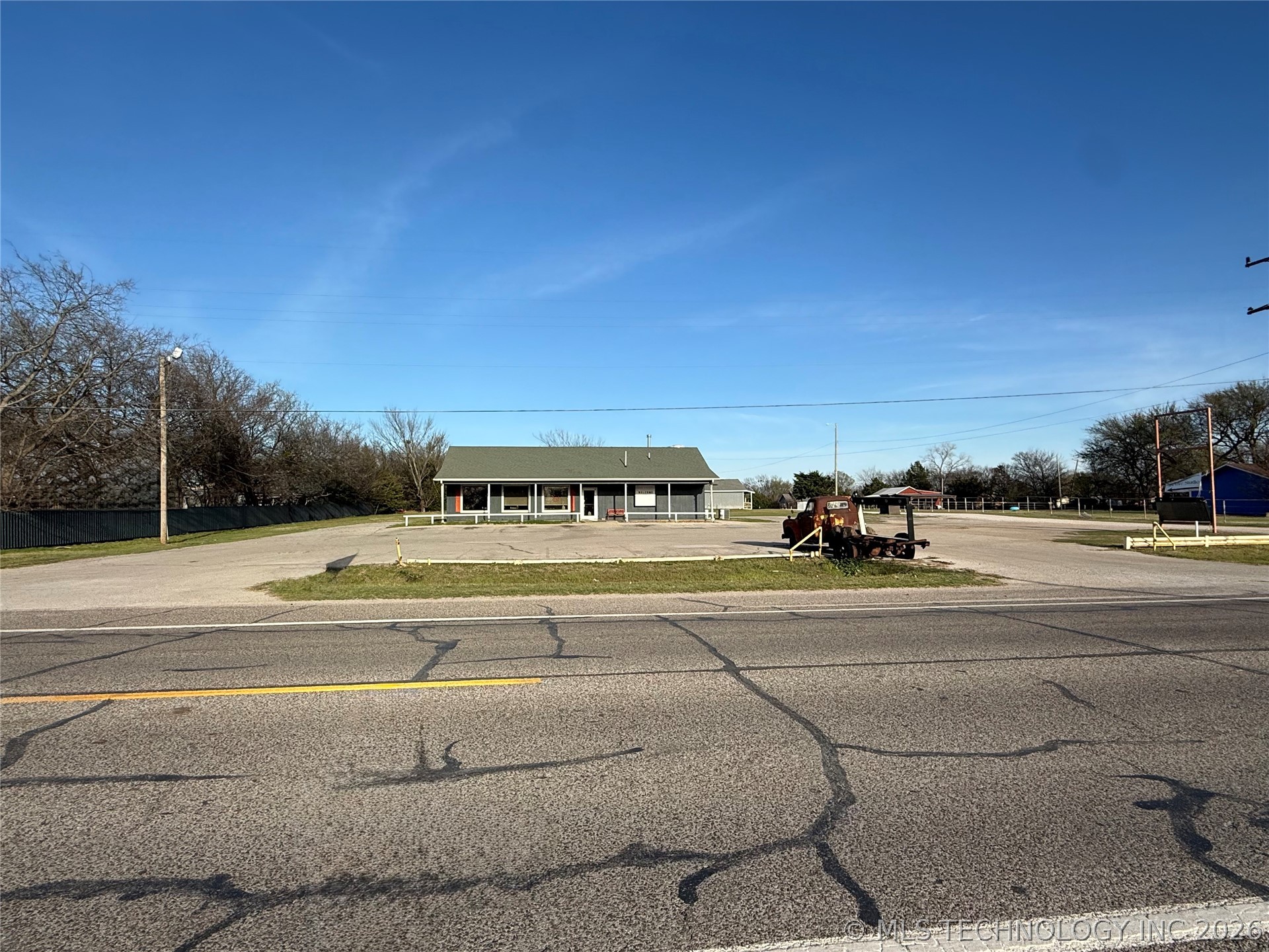 1008 N Highway 77 Property Photo 8