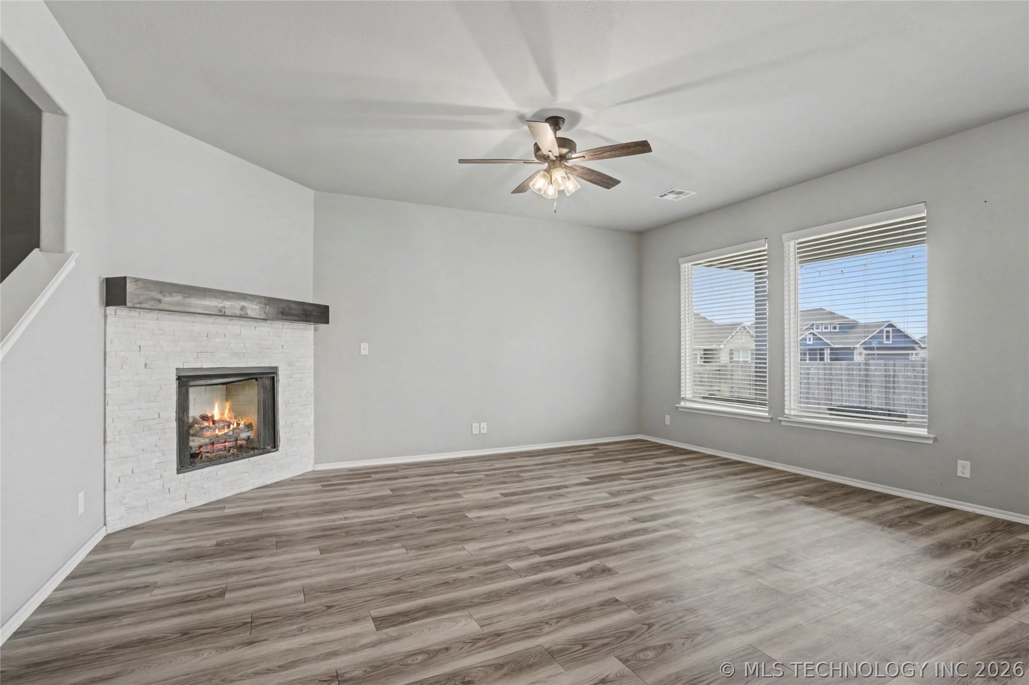 711 W 53rd Place Property Photo 8