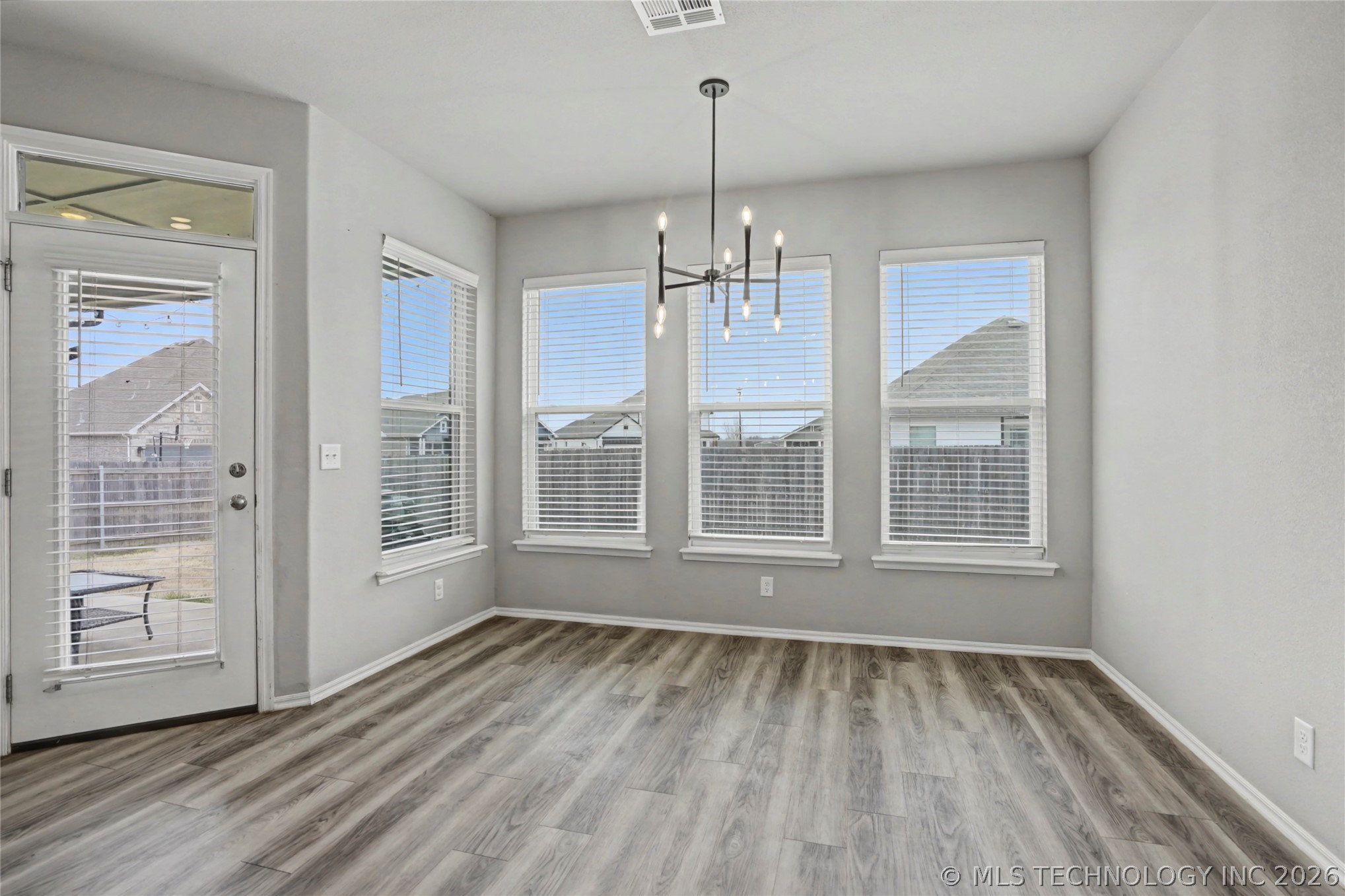 711 W 53rd Place Property Photo 16