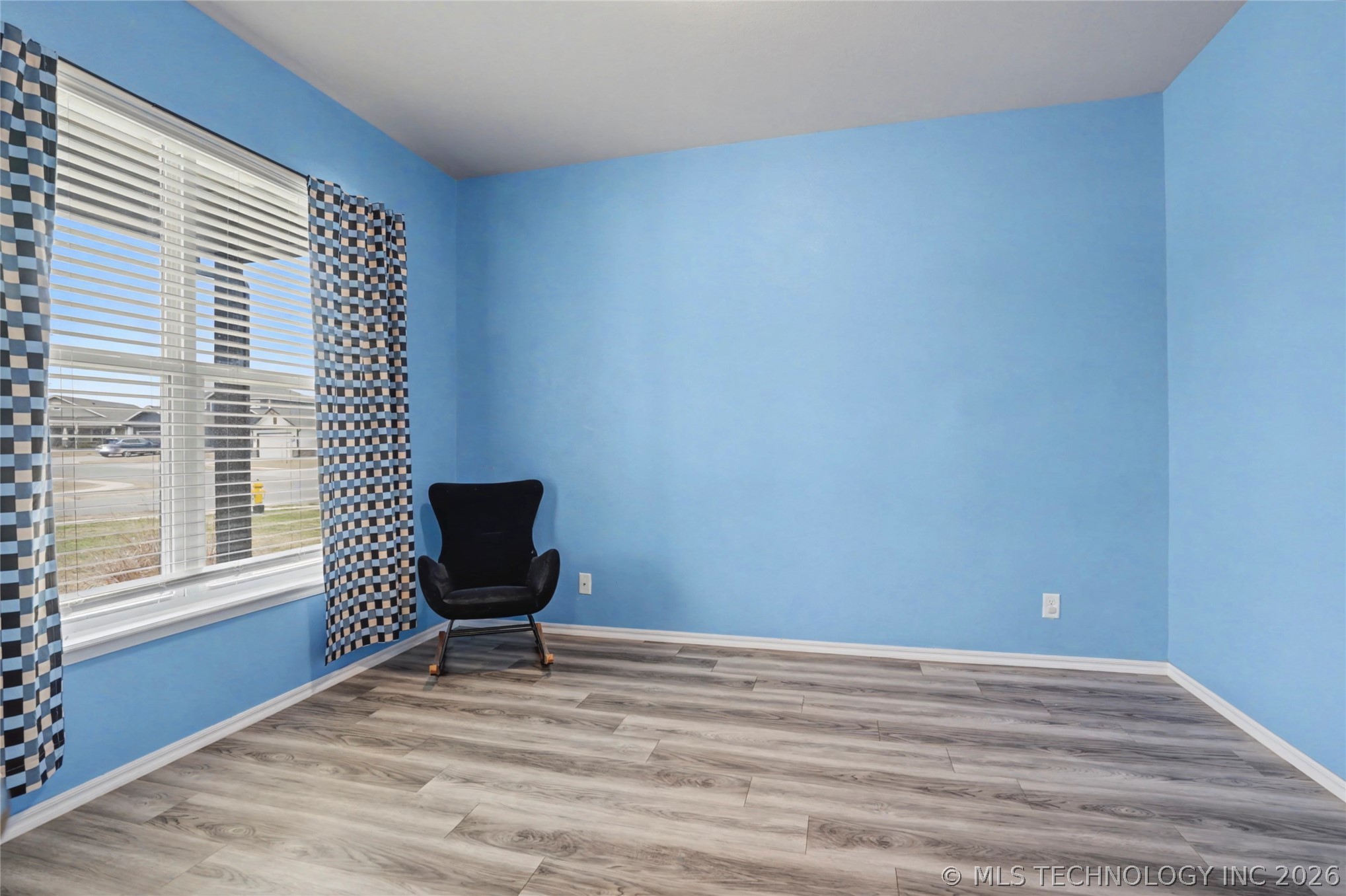 711 W 53rd Place Property Photo 18