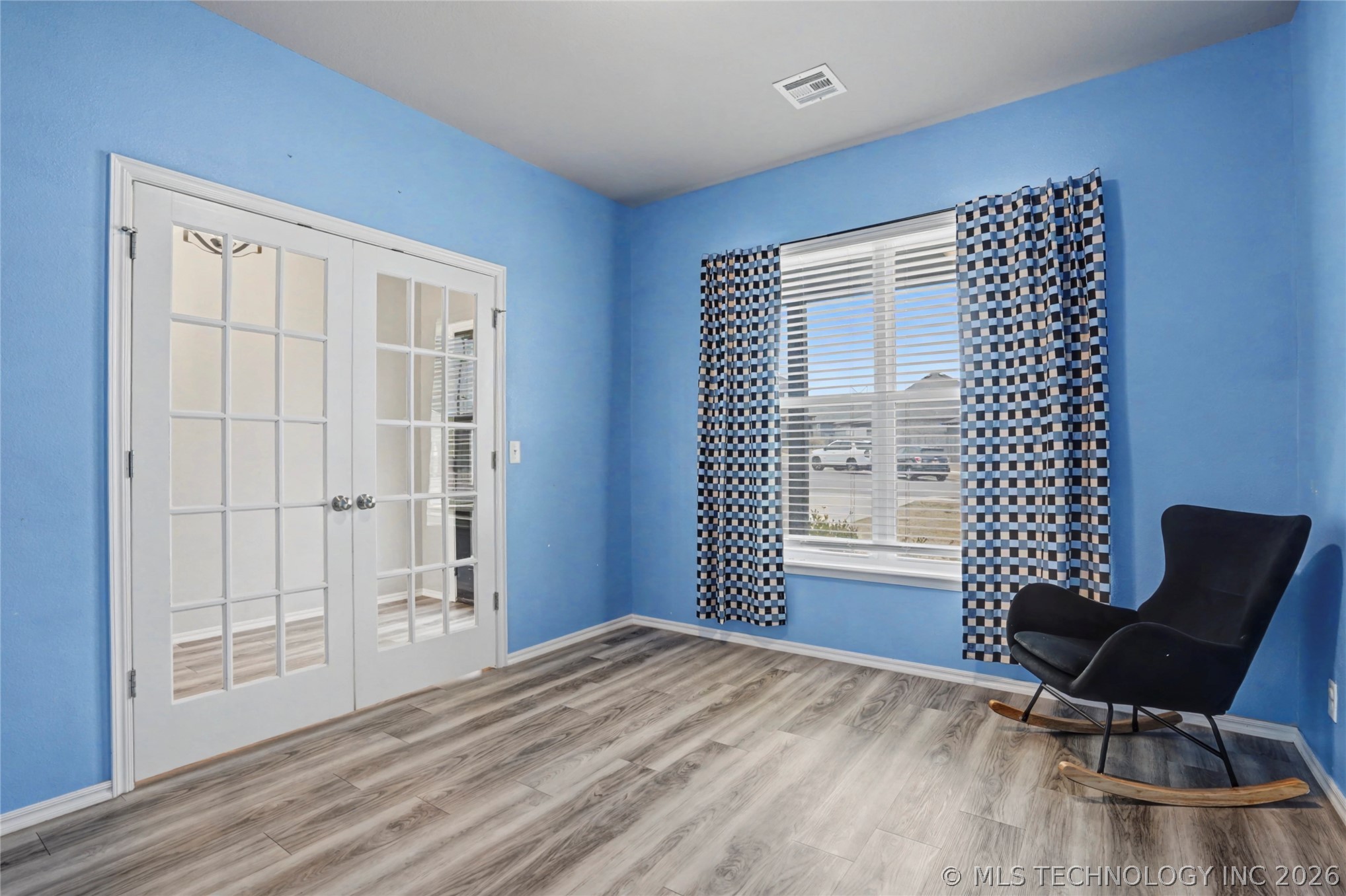 711 W 53rd Place Property Photo 19