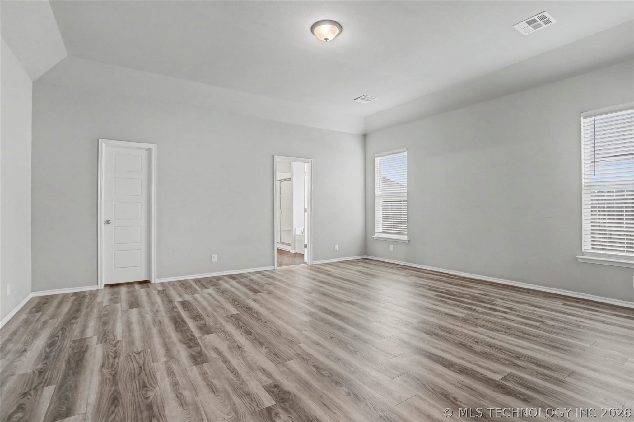711 W 53rd Place Property Photo 20