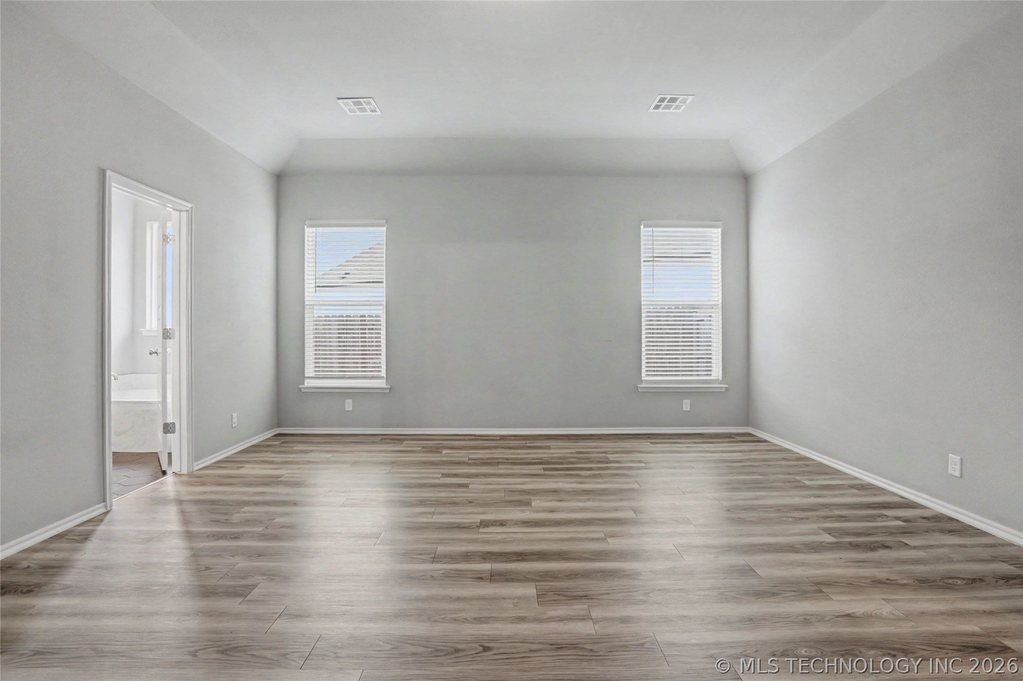 711 W 53rd Place Property Photo 21