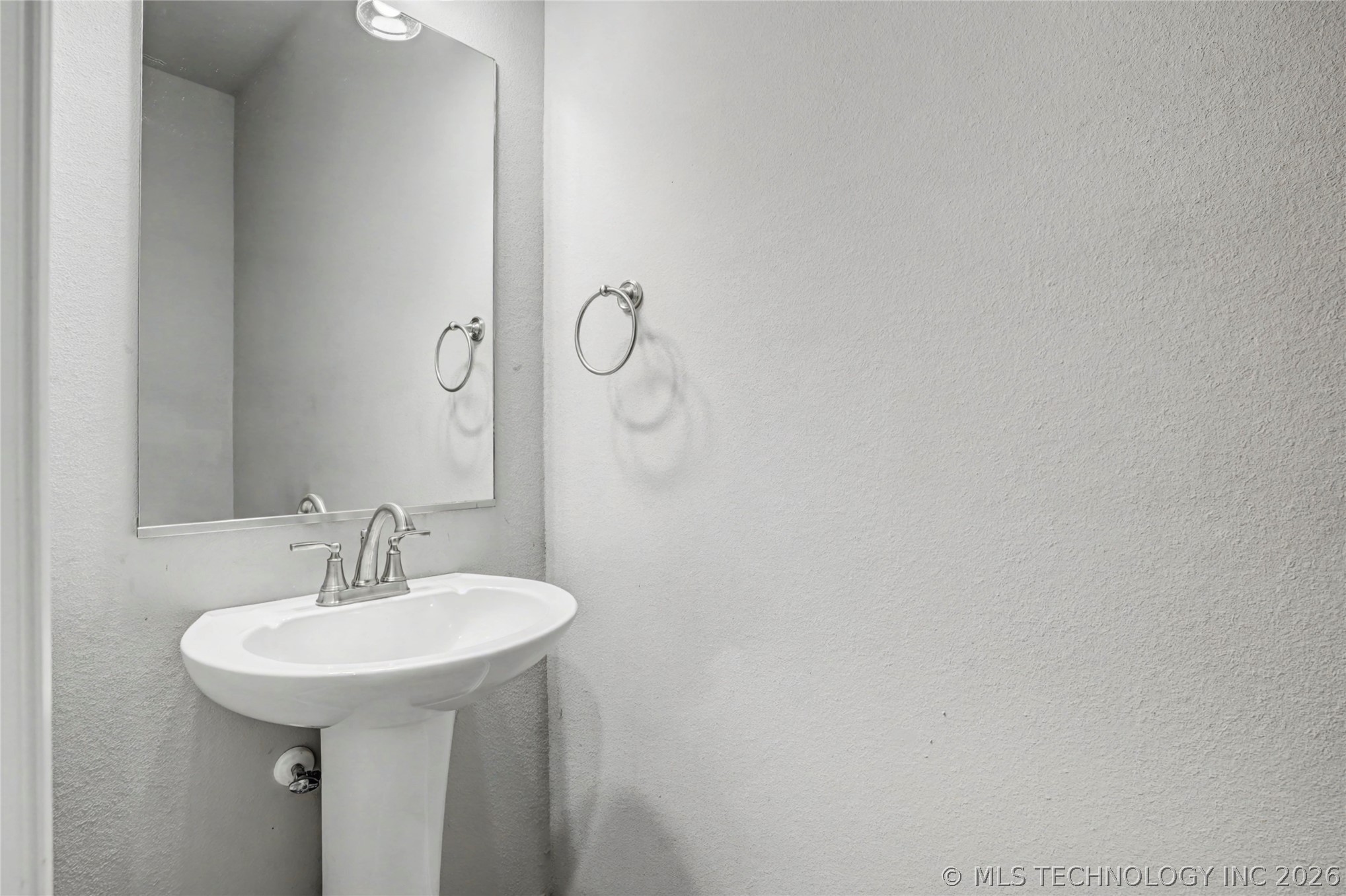 711 W 53rd Place Property Photo 26