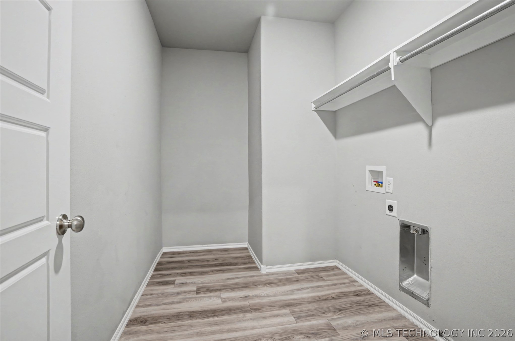 711 W 53rd Place Property Photo 27