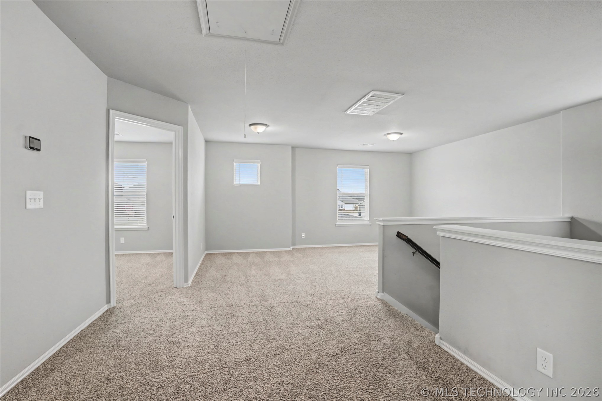 711 W 53rd Place Property Photo 28