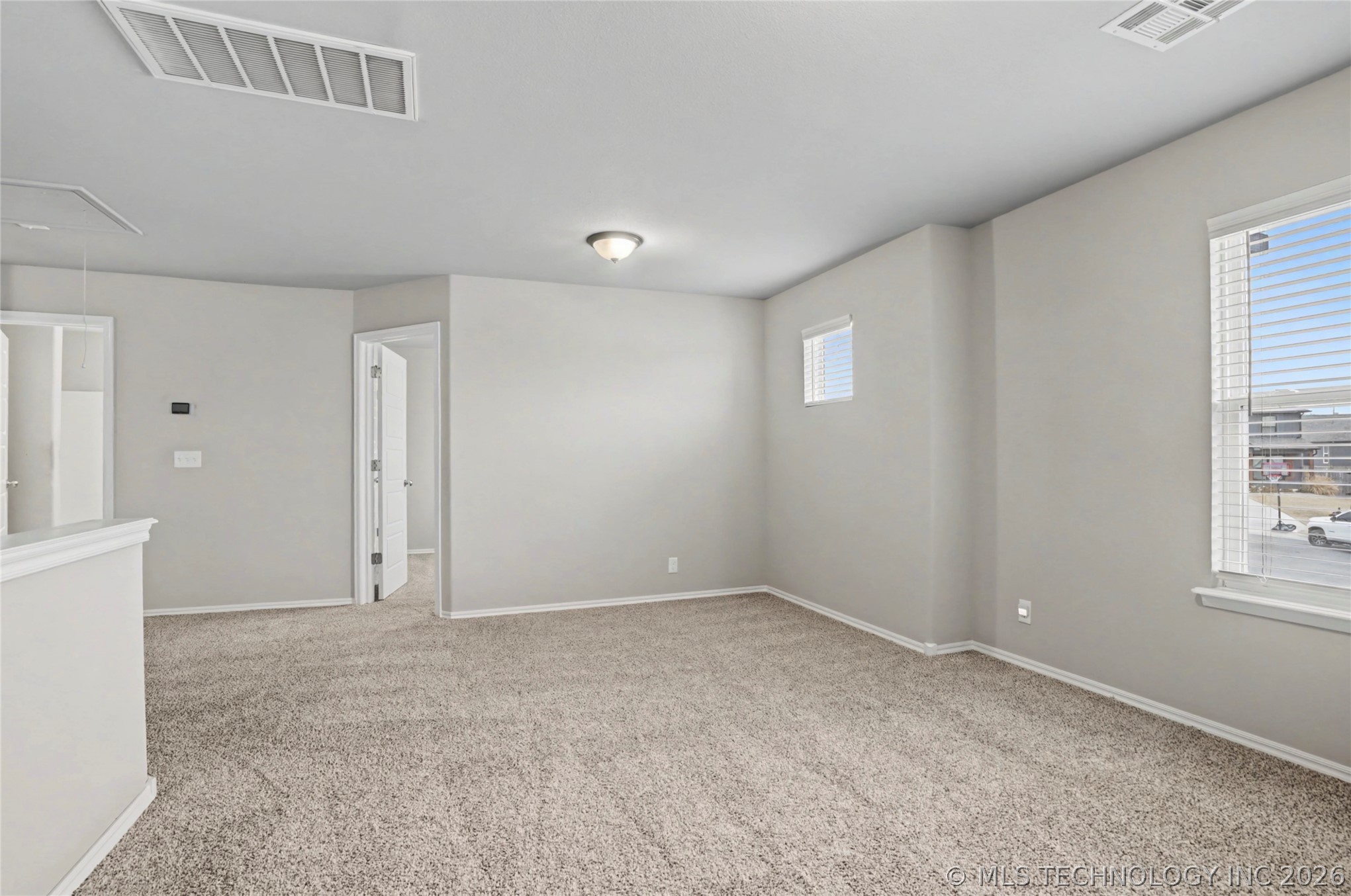 711 W 53rd Place Property Photo 31