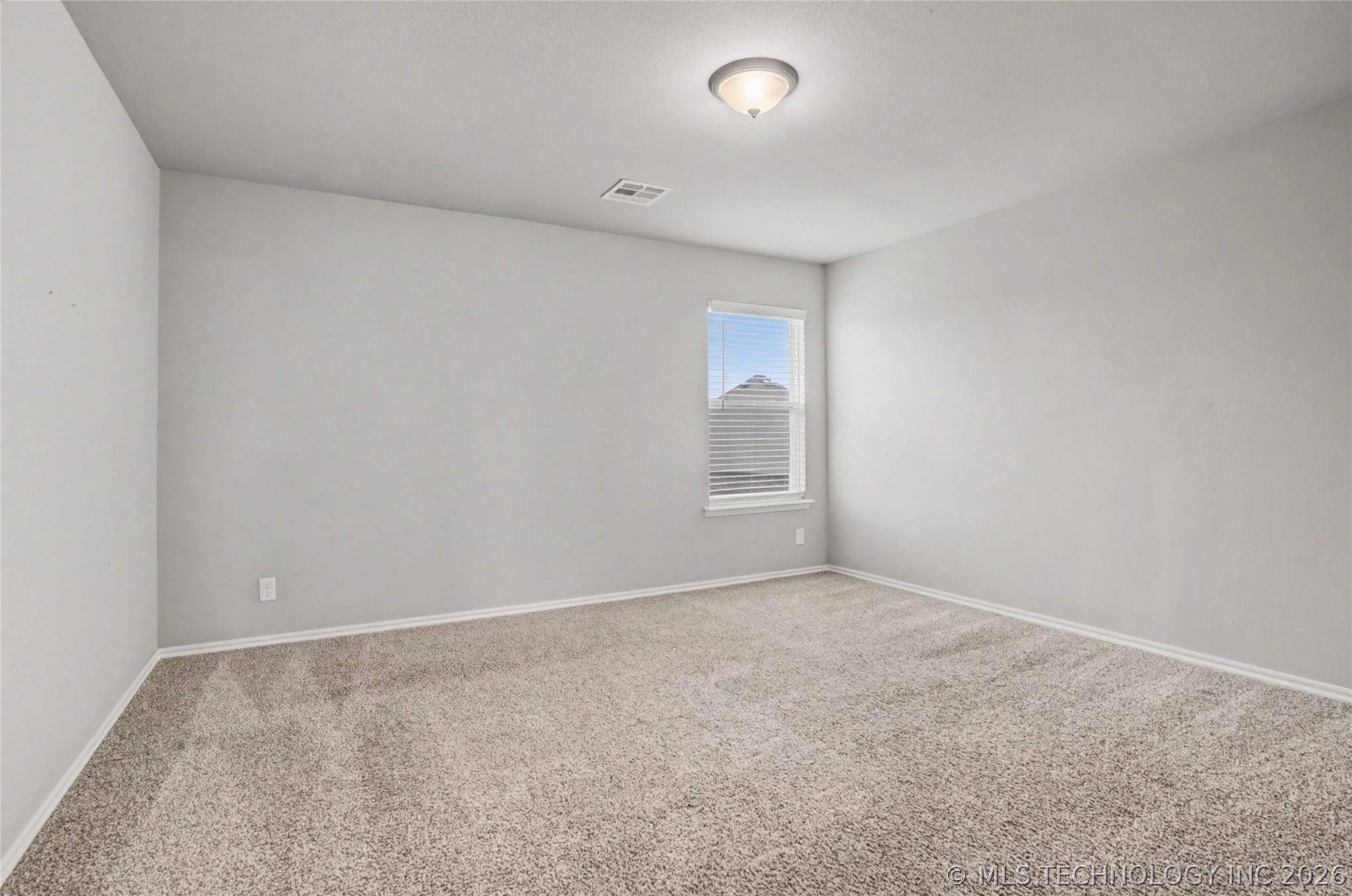 711 W 53rd Place Property Photo 33