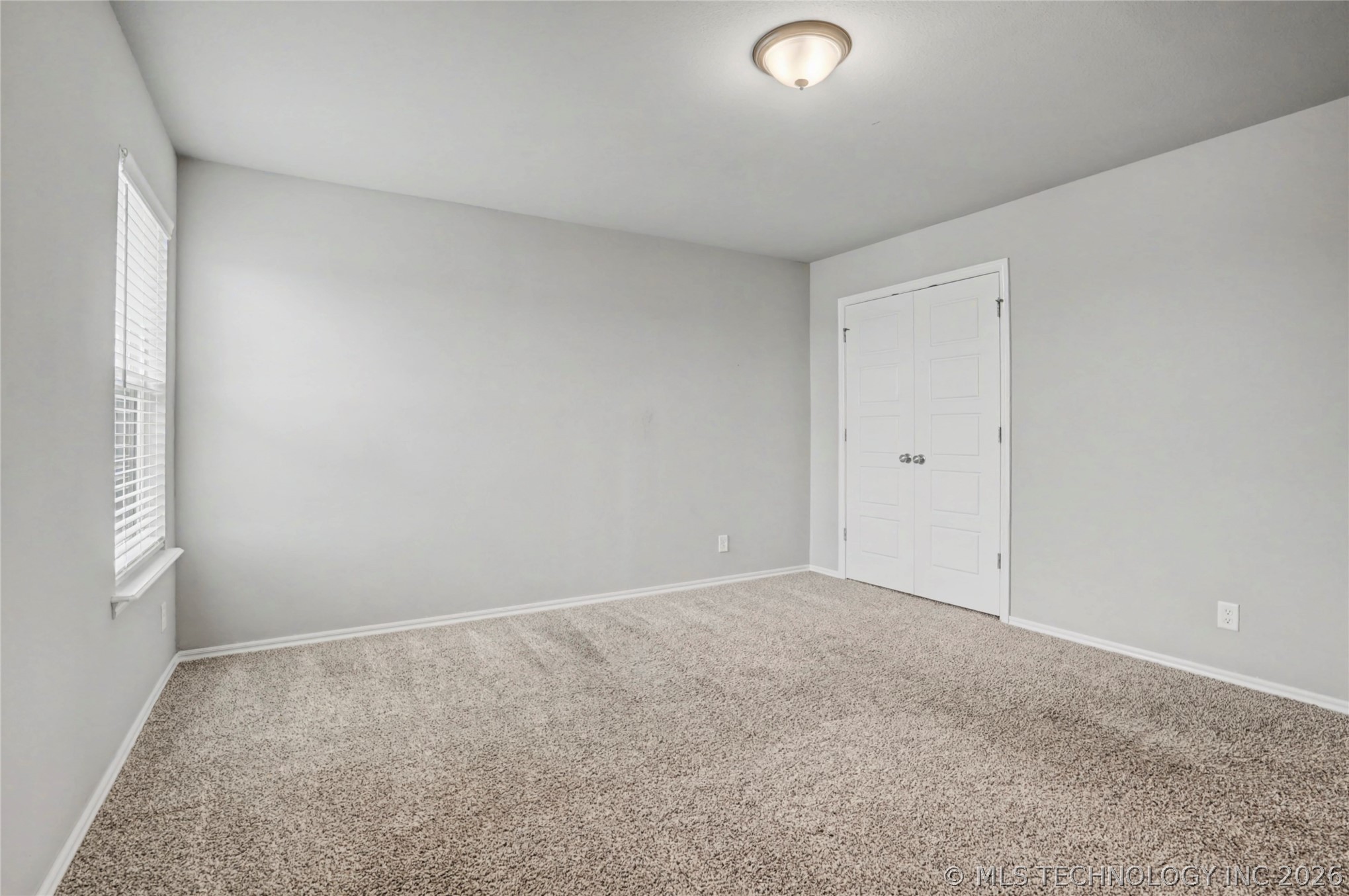 711 W 53rd Place Property Photo 34