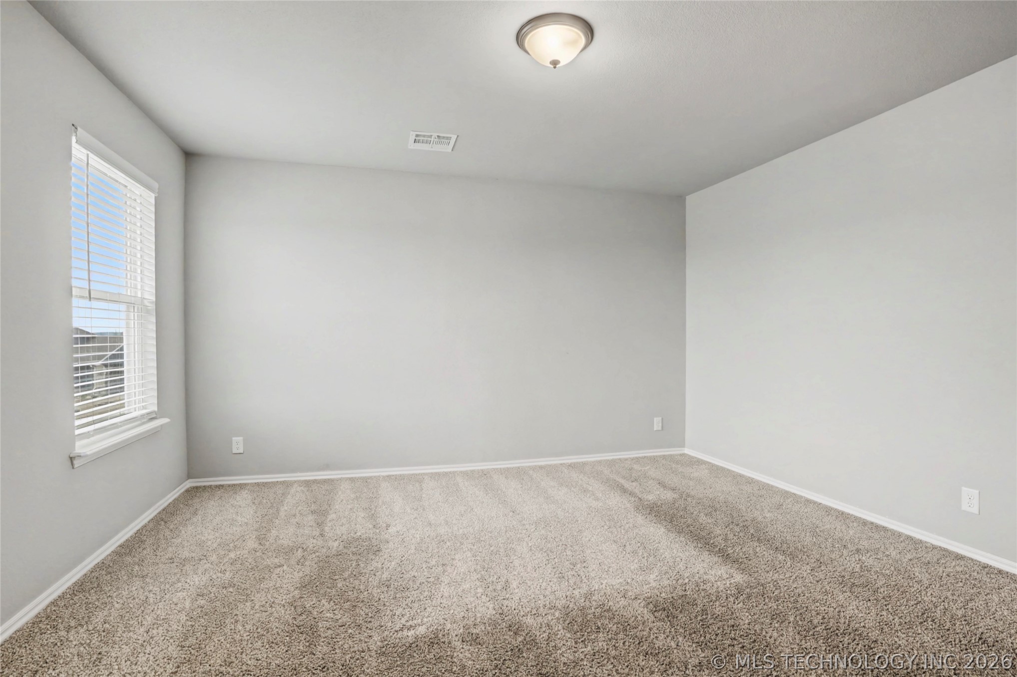 711 W 53rd Place Property Photo 37