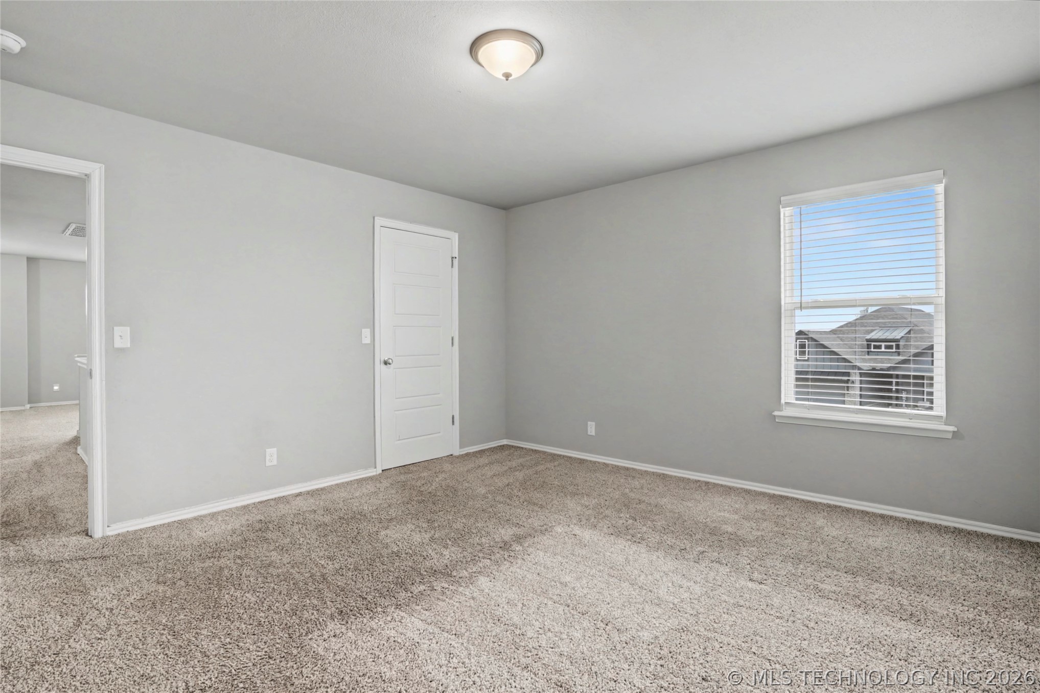 711 W 53rd Place Property Photo 38