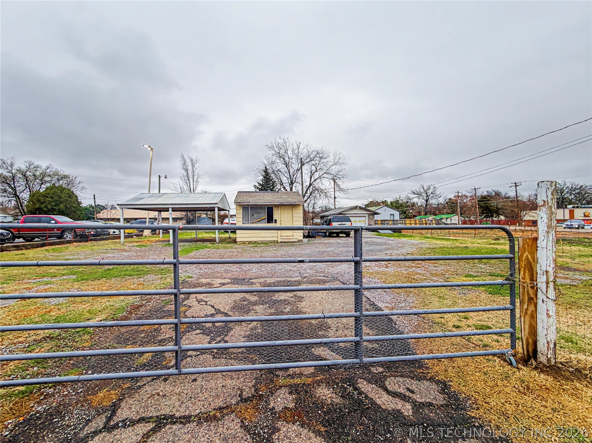811 E Downing Street Property Photo 2