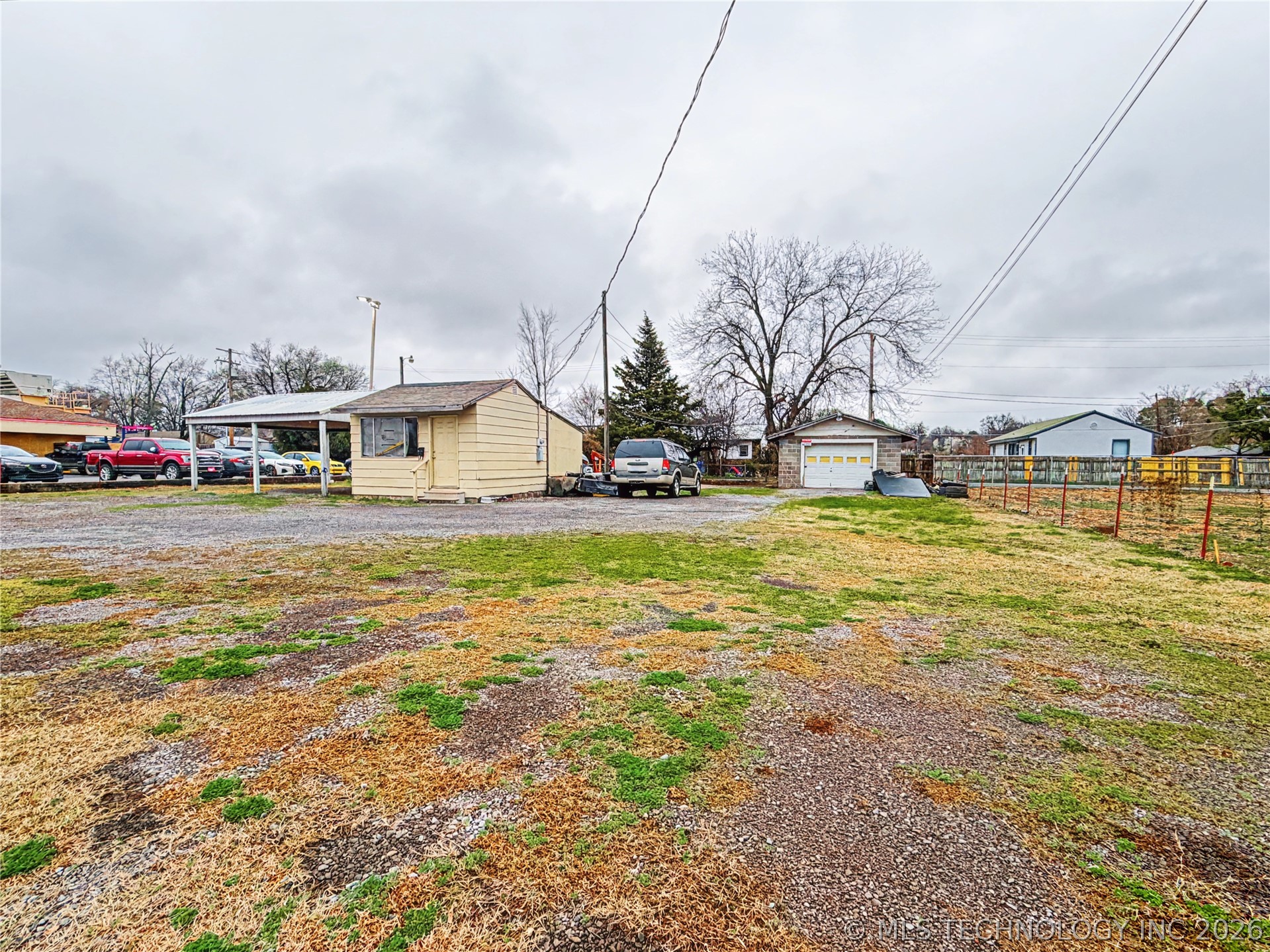 811 E Downing Street Property Photo 4