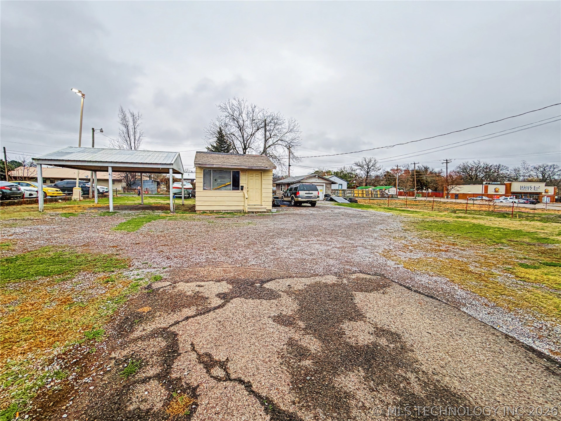 811 E Downing Street Property Photo 8