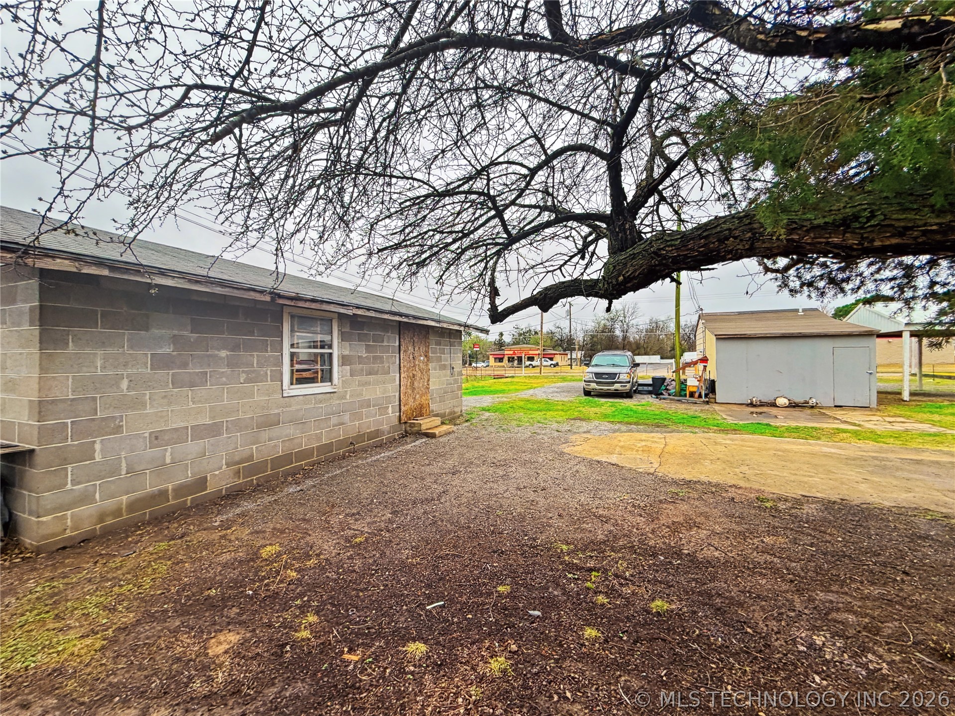 811 E Downing Street Property Photo 24