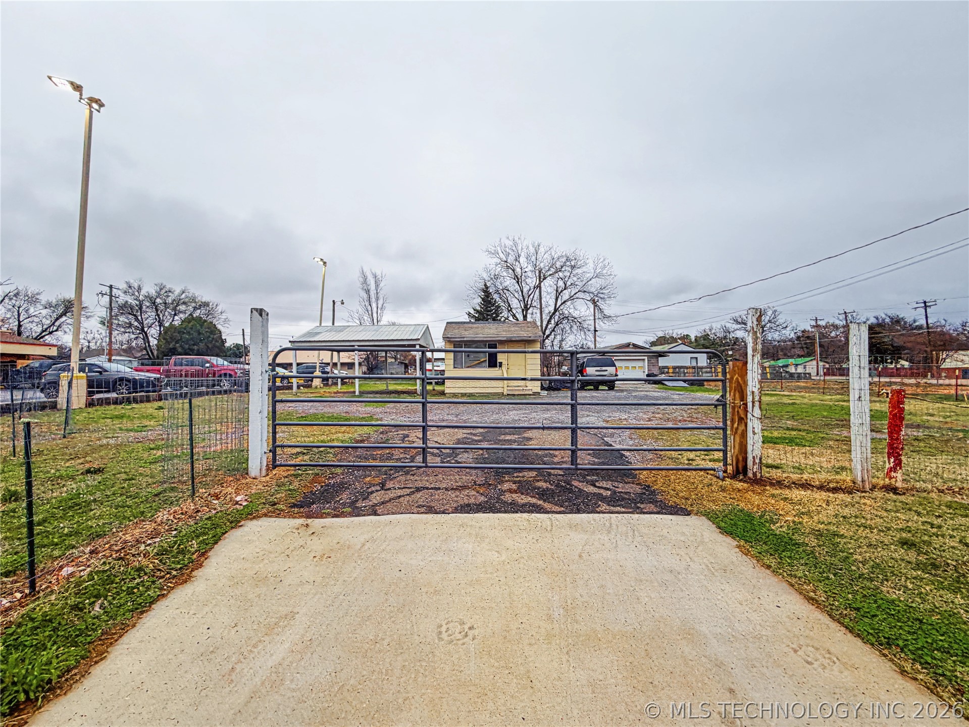 811 E Downing Street Property Photo 26