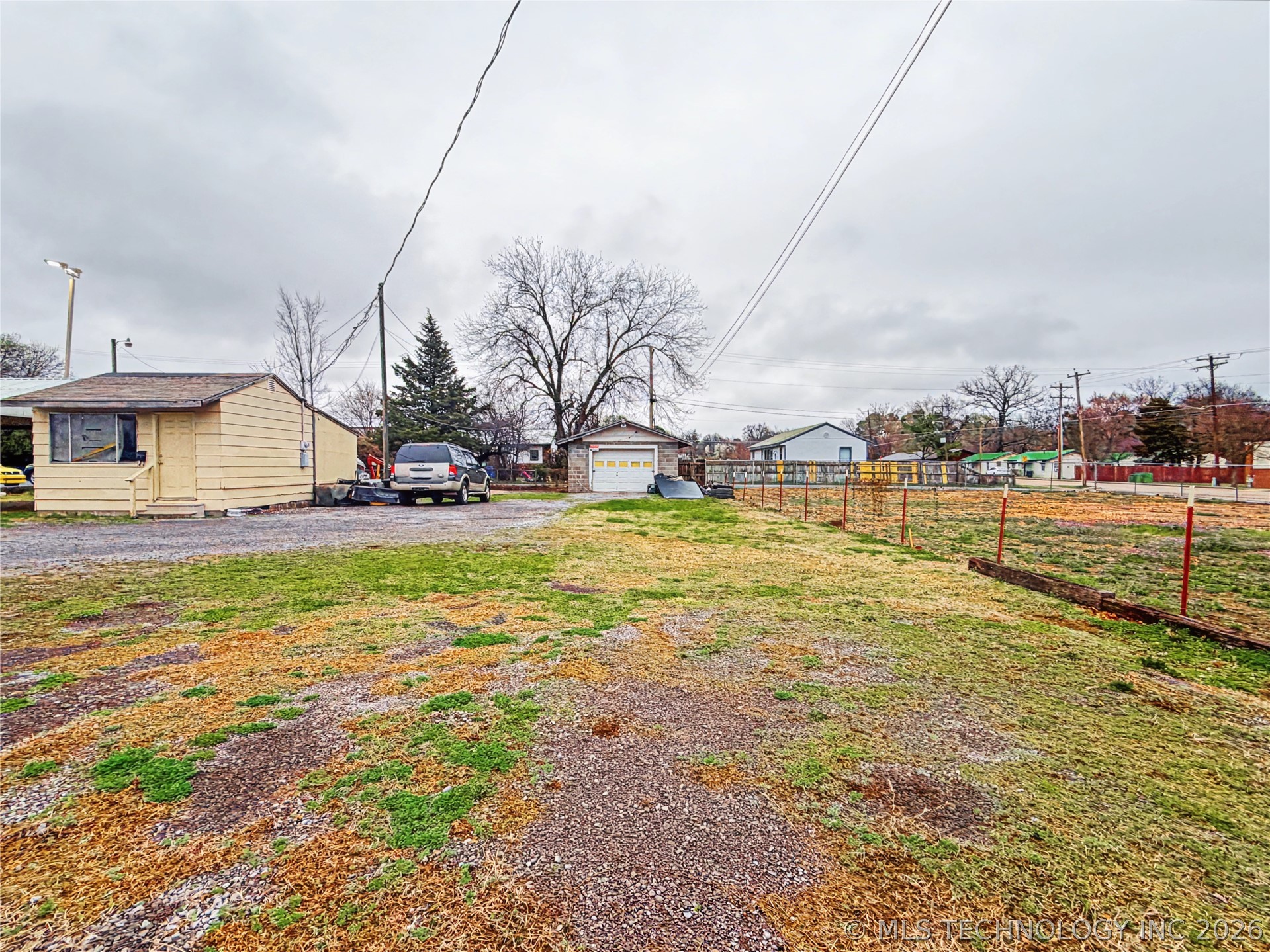 811 E Downing Street Property Photo 35