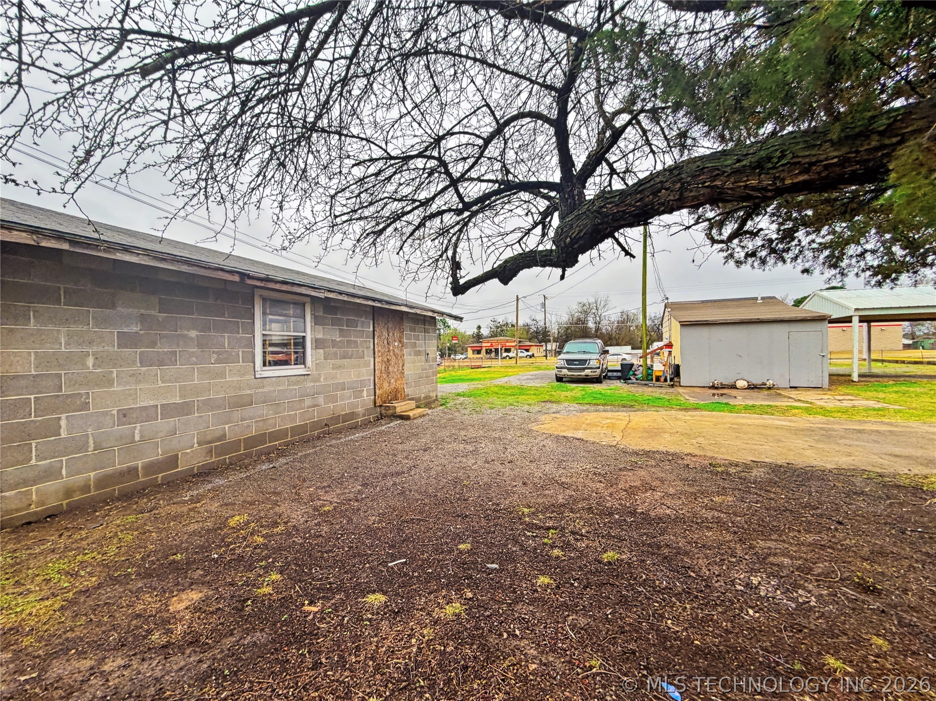 811 E Downing Street Property Photo 40