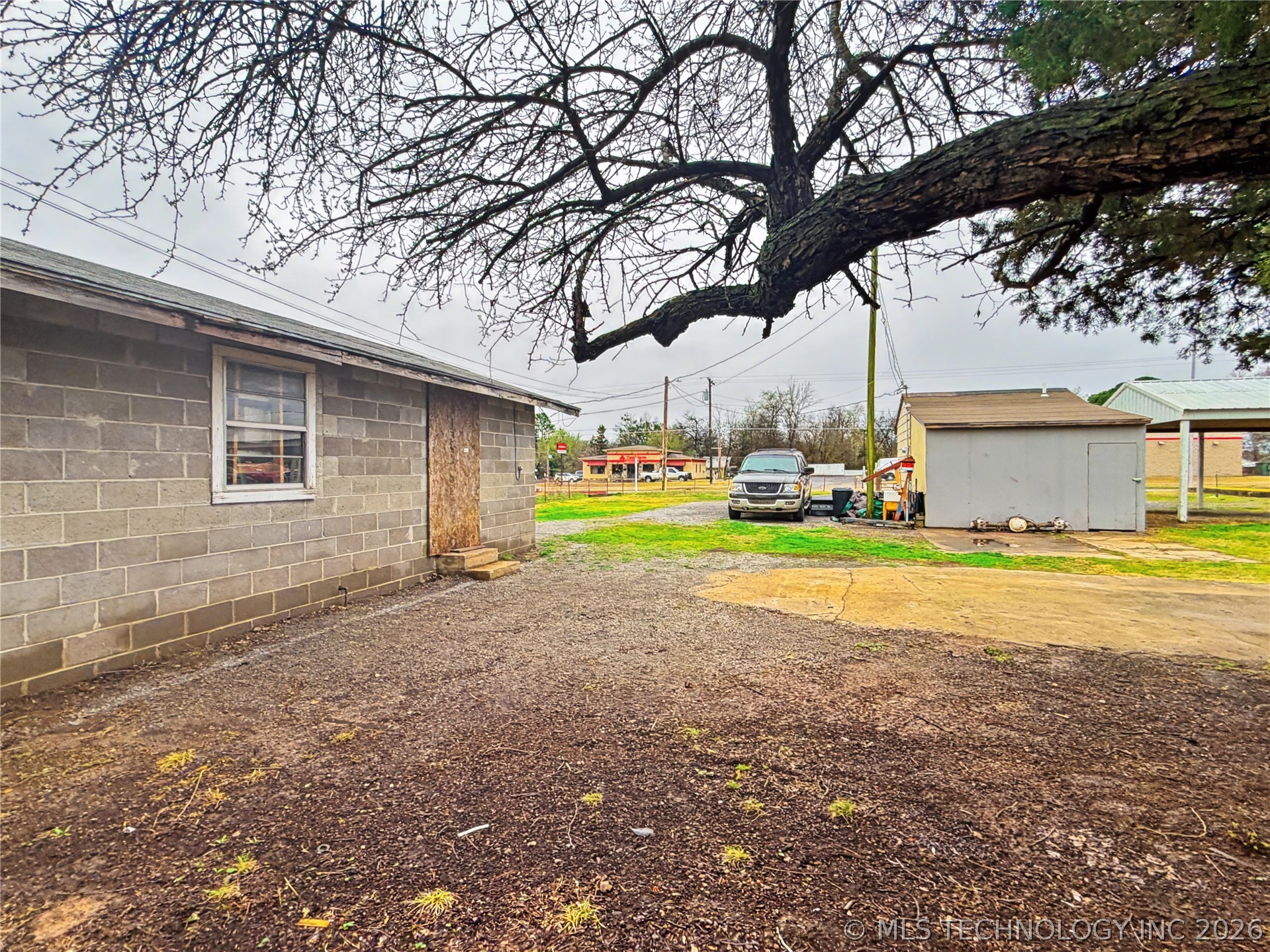 811 E Downing Street Property Photo 41
