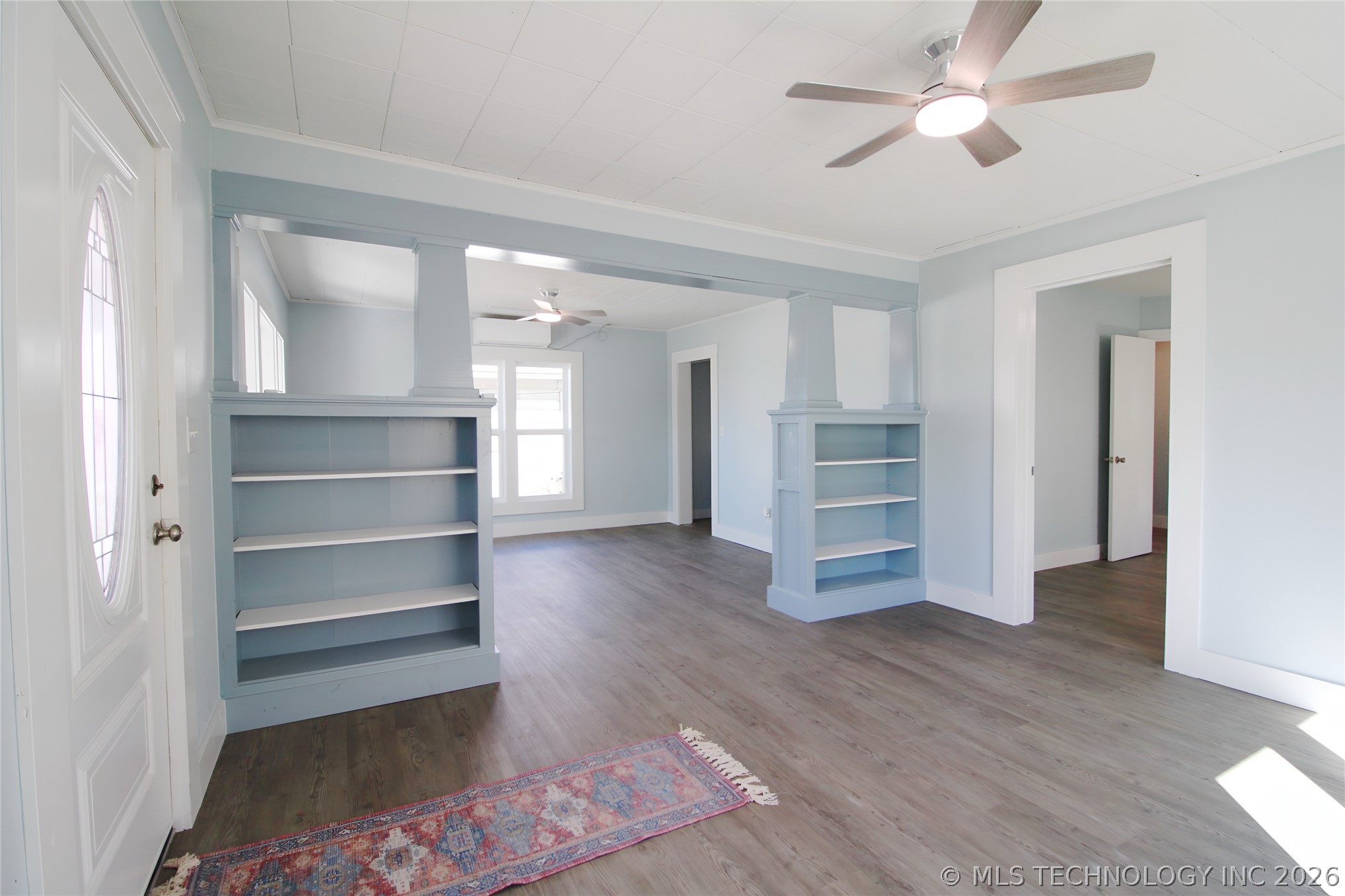 907 E 3rd Street Property Photo 6
