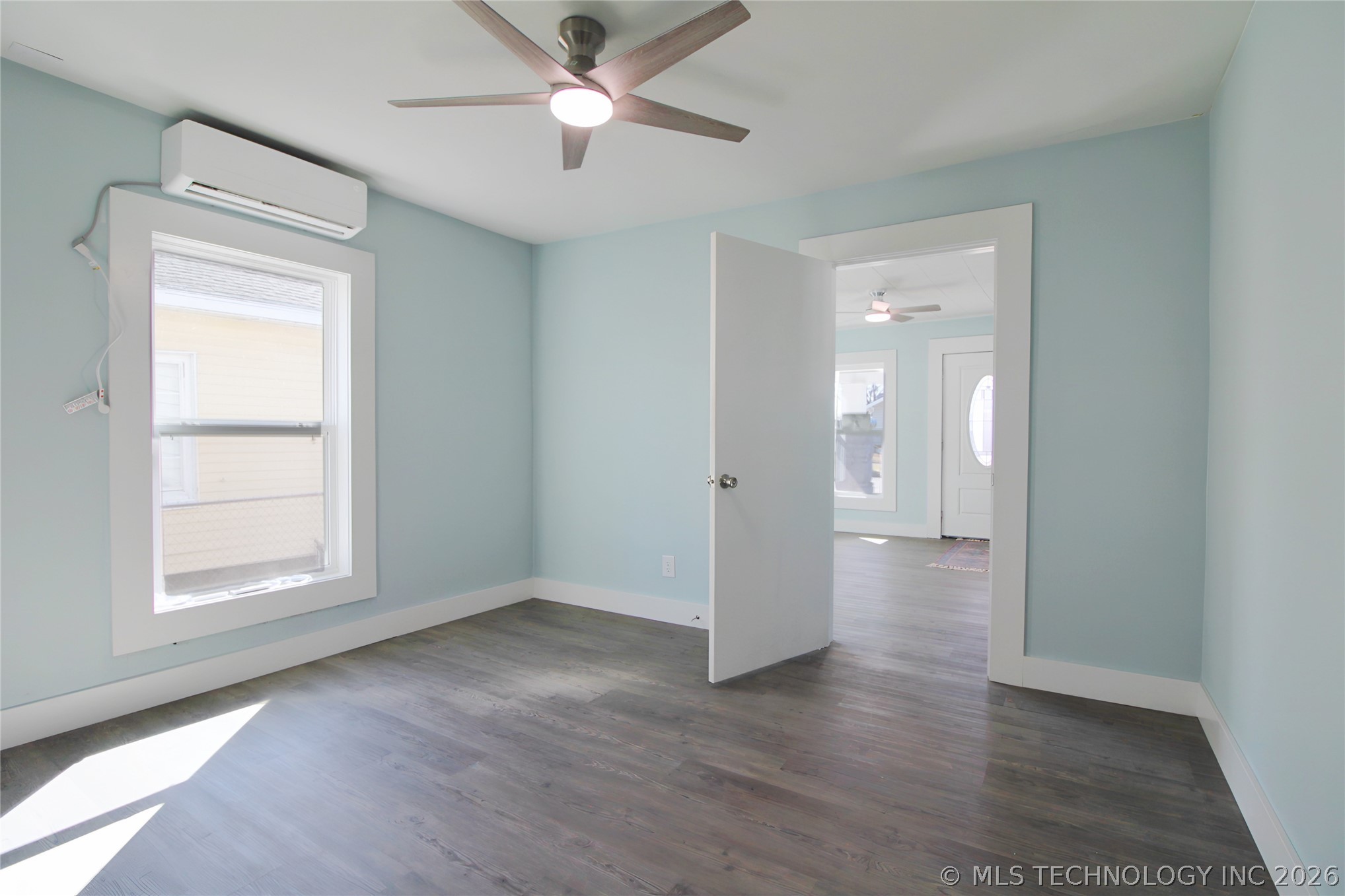 907 E 3rd Street Property Photo 16