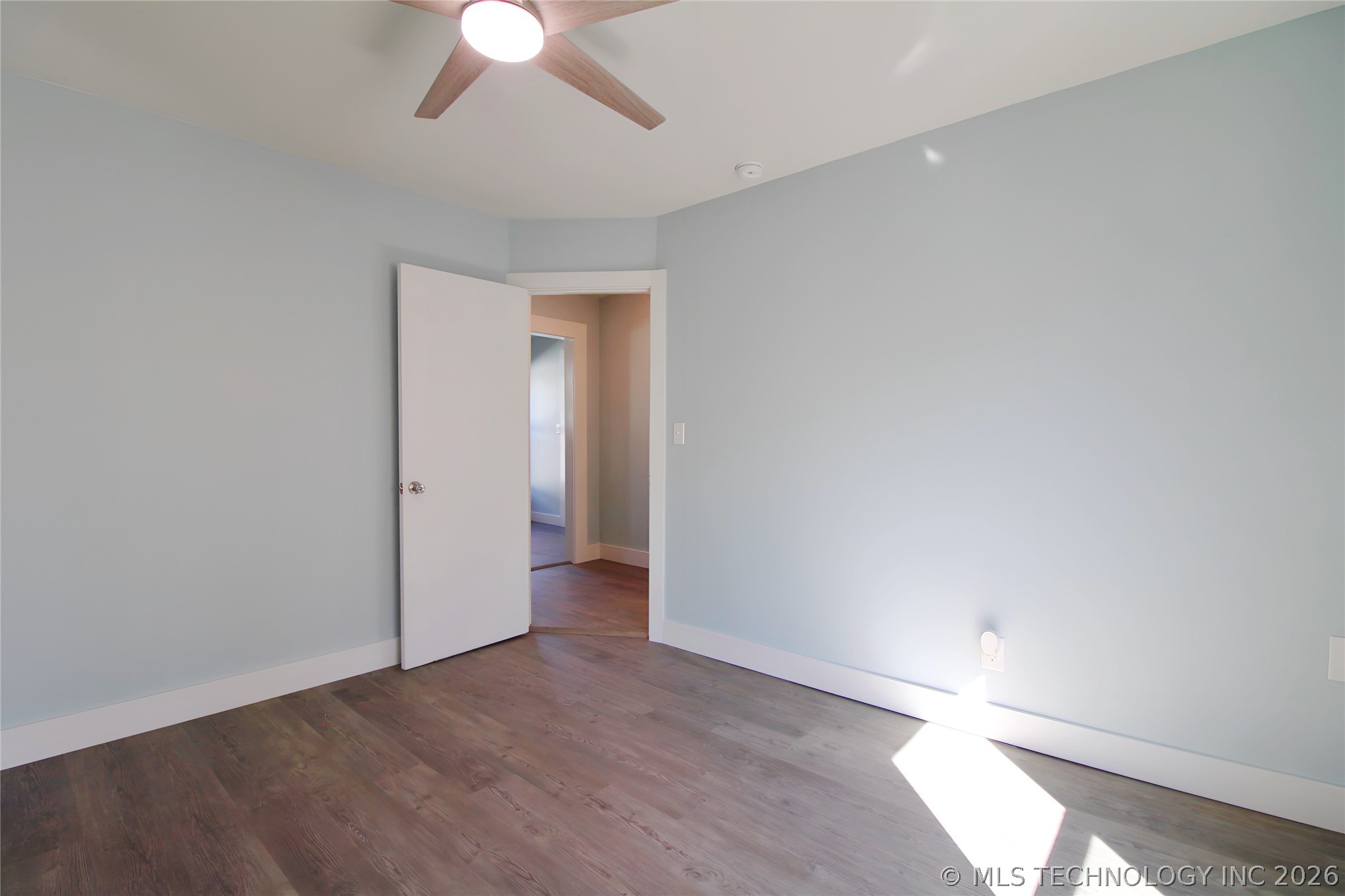 907 E 3rd Street Property Photo 17