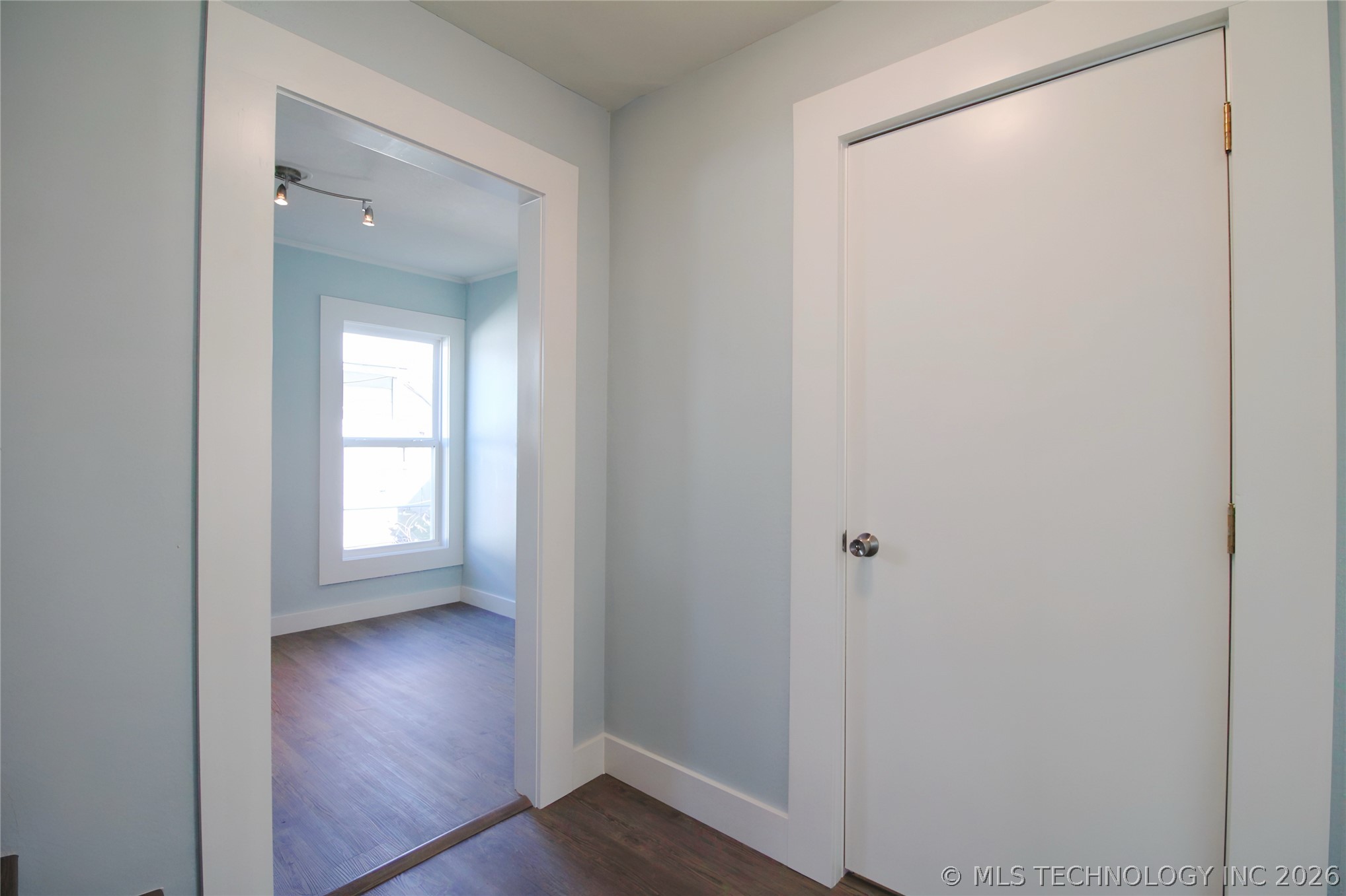 907 E 3rd Street Property Photo 18