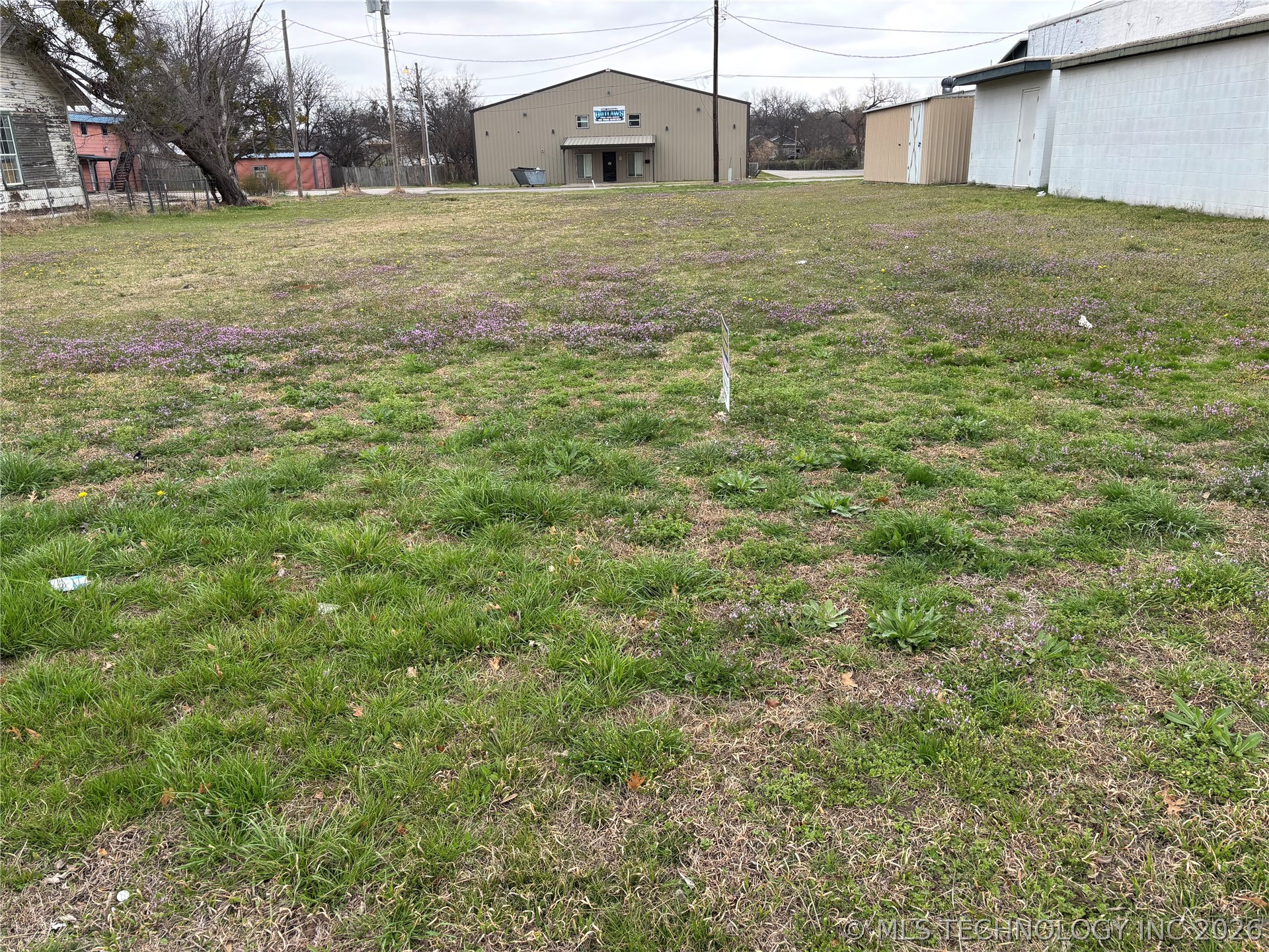 911 W Main Street Property Photo 1