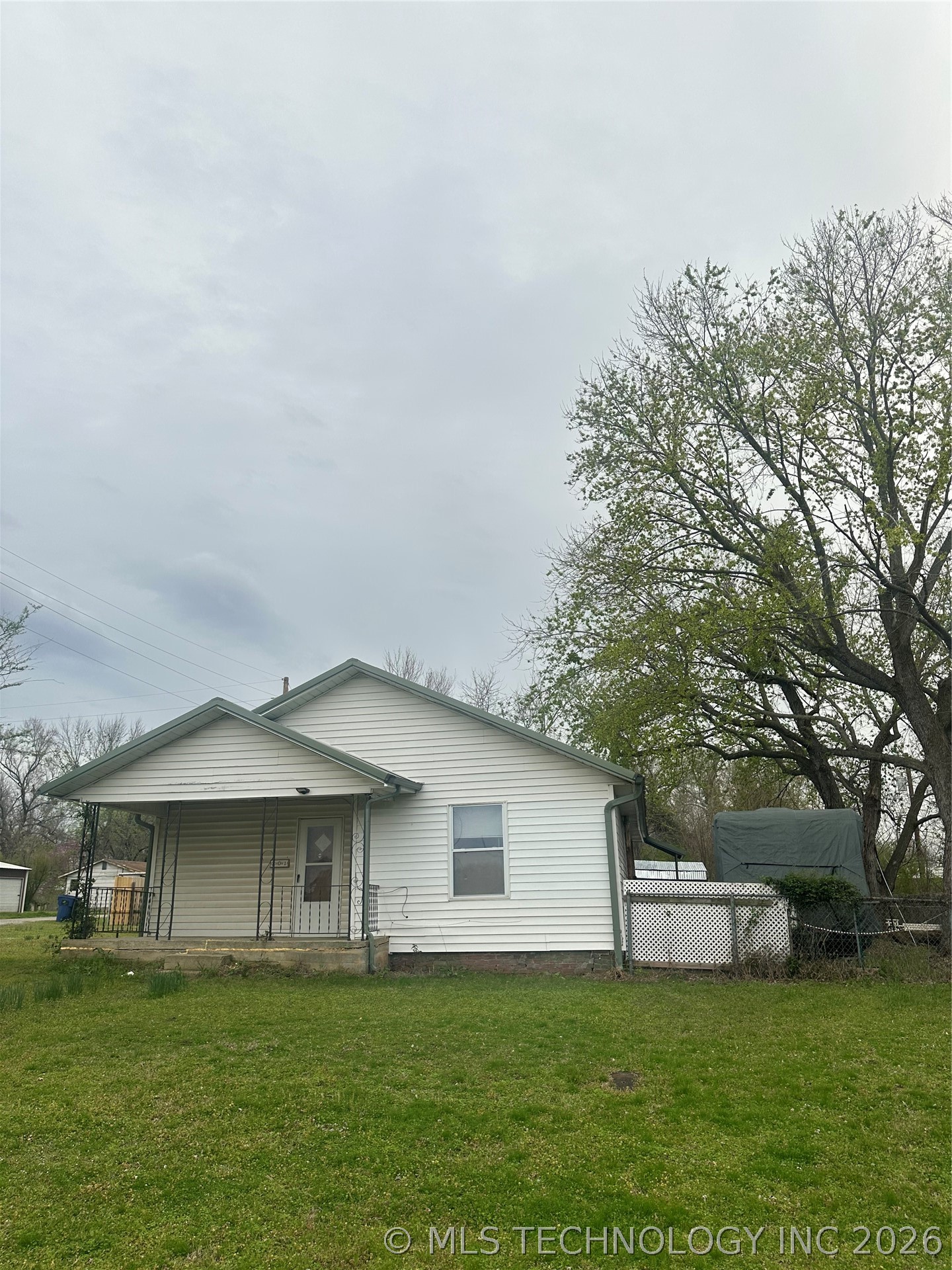 201 W Broadway Property Photo 1