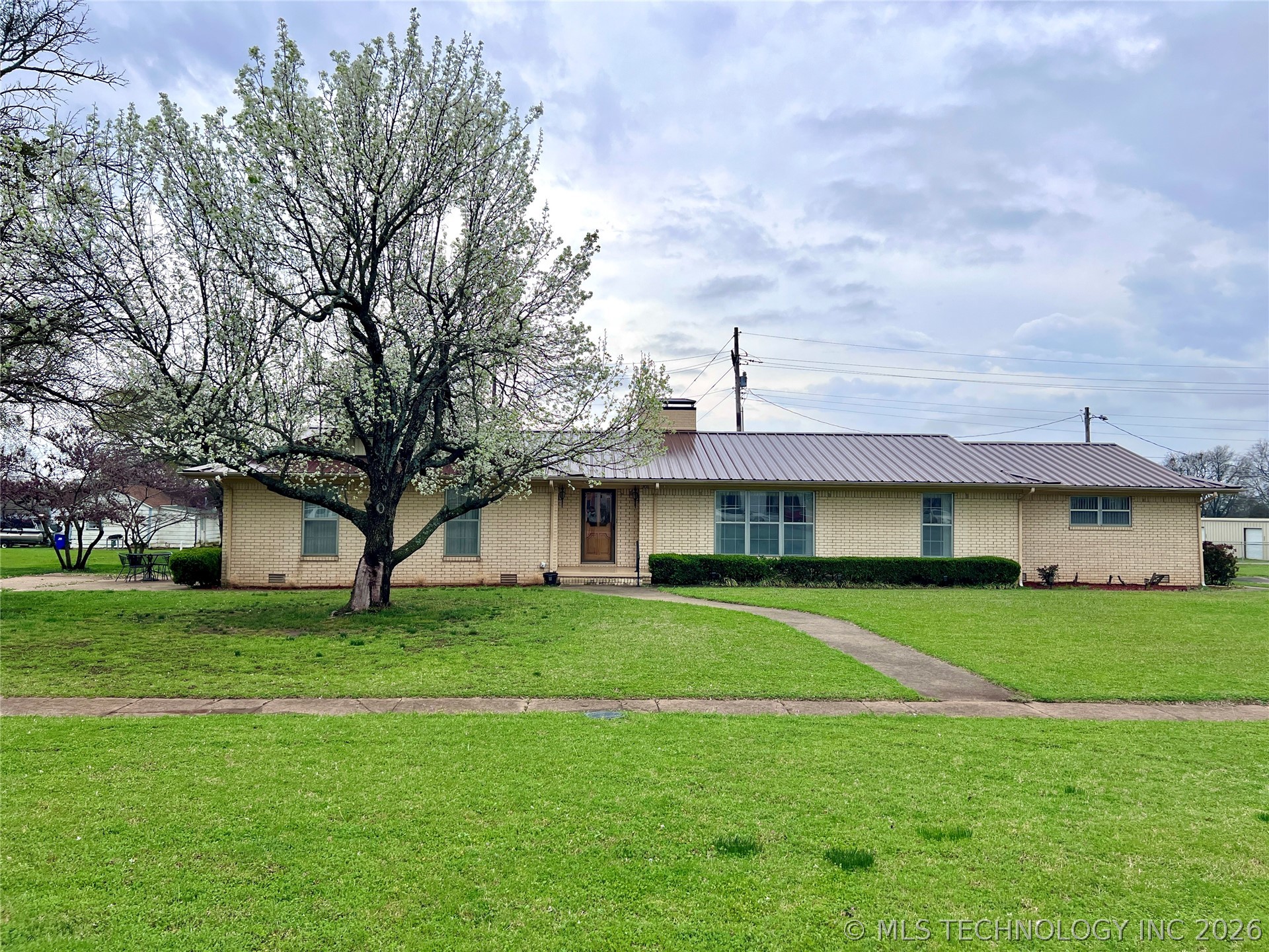 308 E Main Property Photo 1
