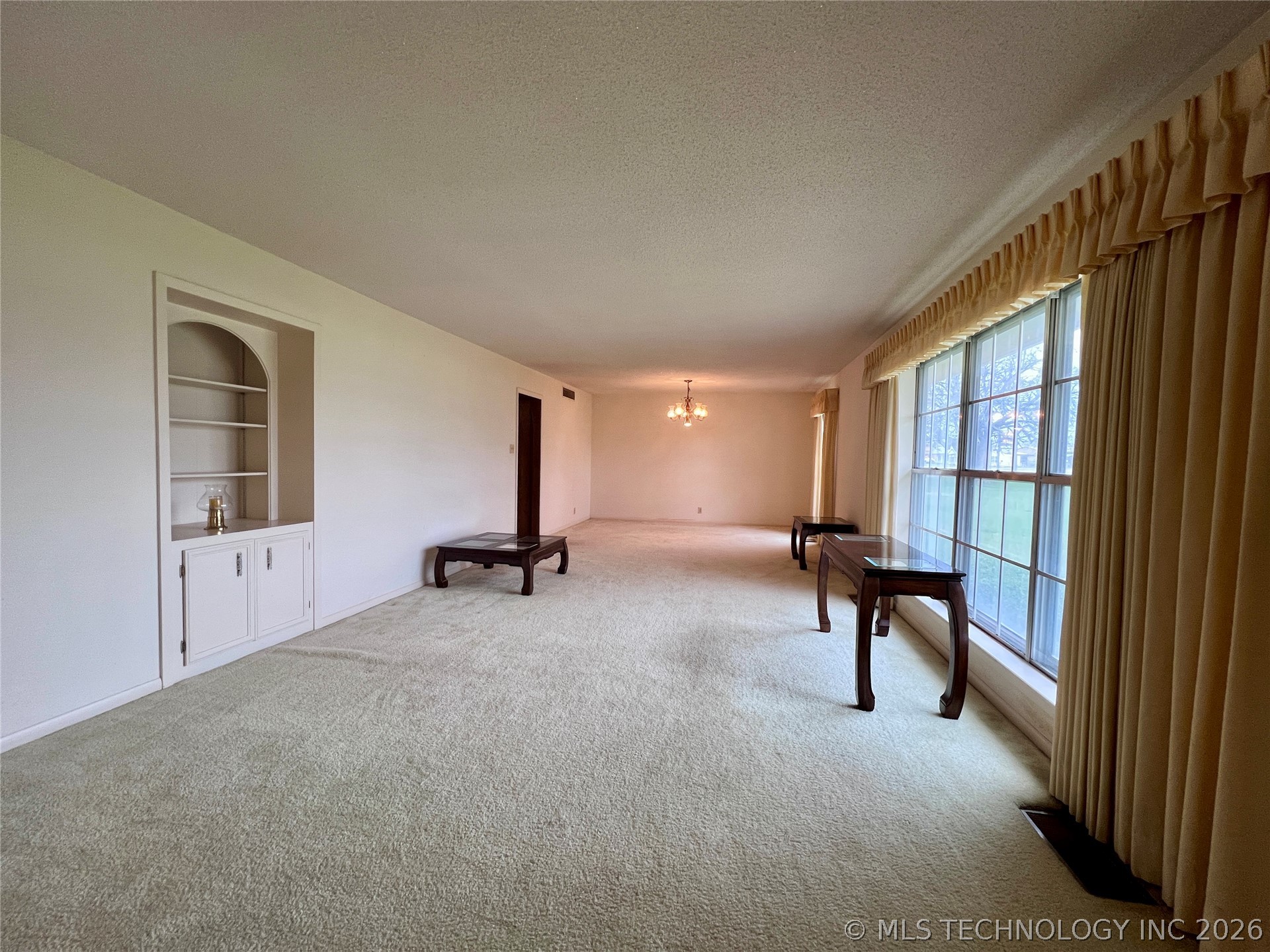 308 E Main Property Photo 4