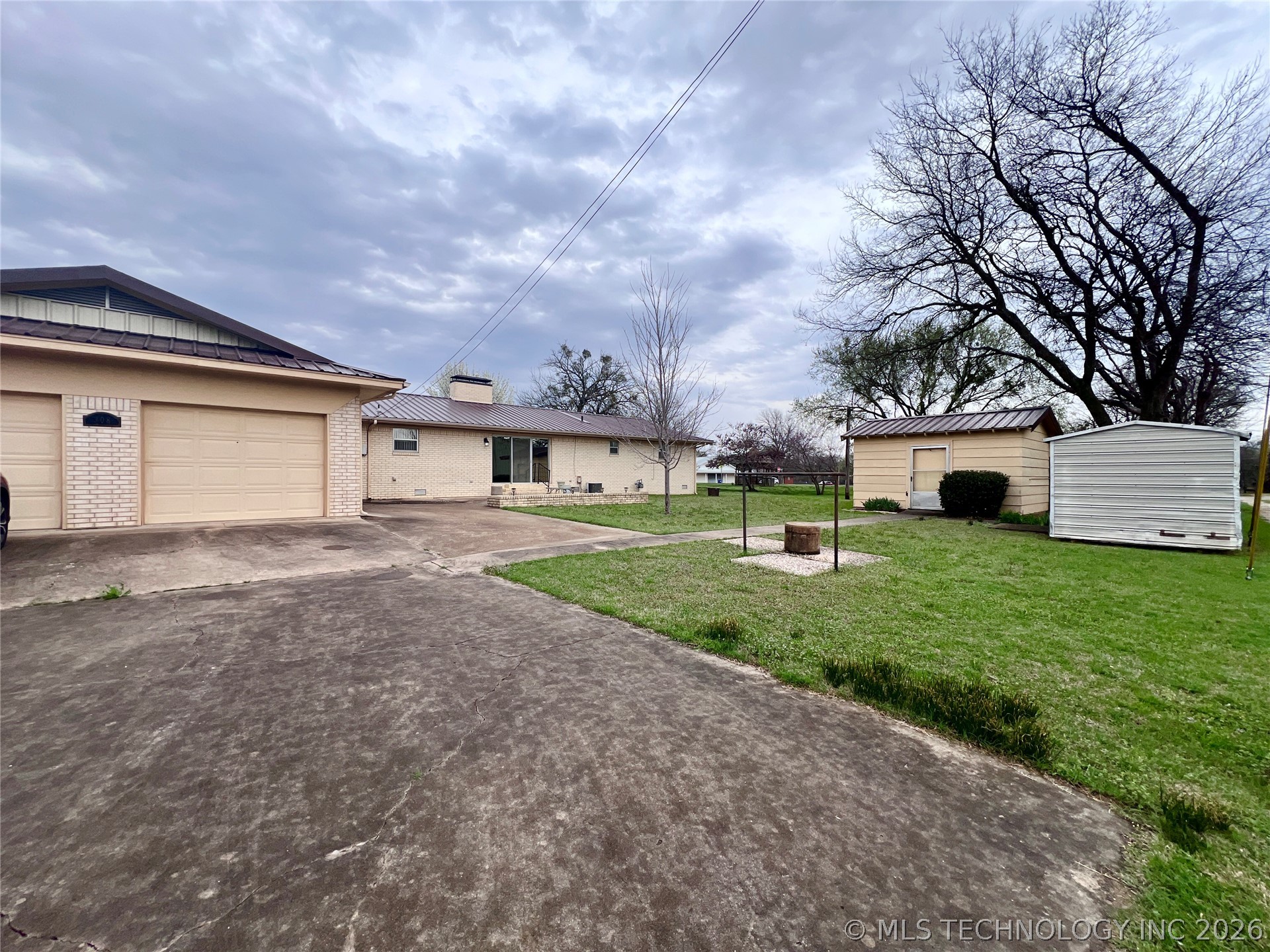 308 E Main Property Photo 24